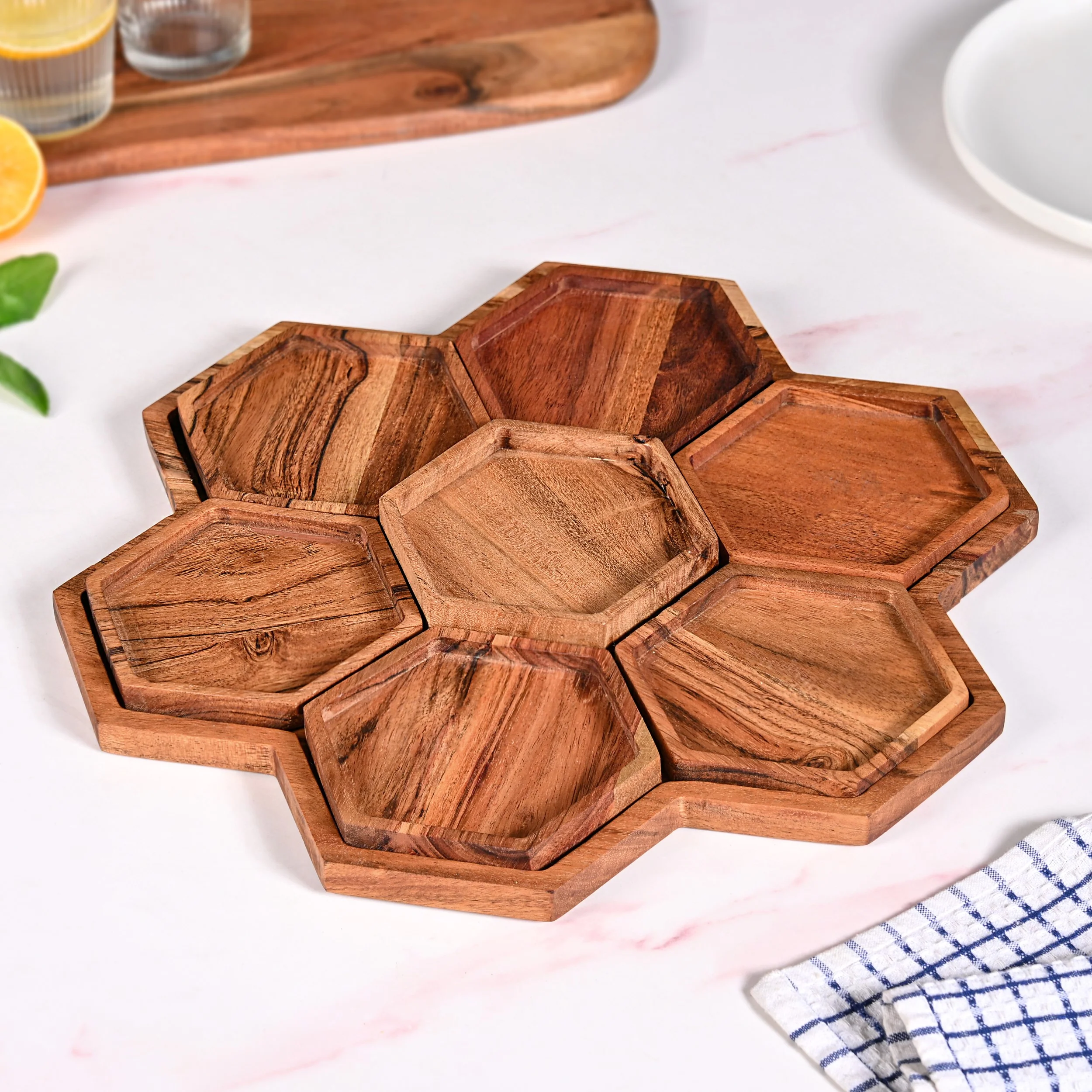 Acacia Honeycomb Wooden Platter Set of 8 For Party 38x38cm - Image 2