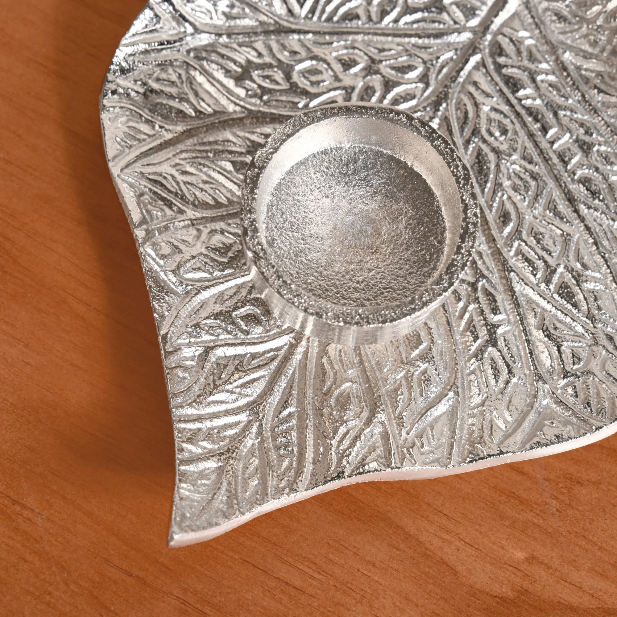 Aesthetic Leaf Tealight And Agarbatti Holder Set Of 2 In Festive Gift Box - Image 10