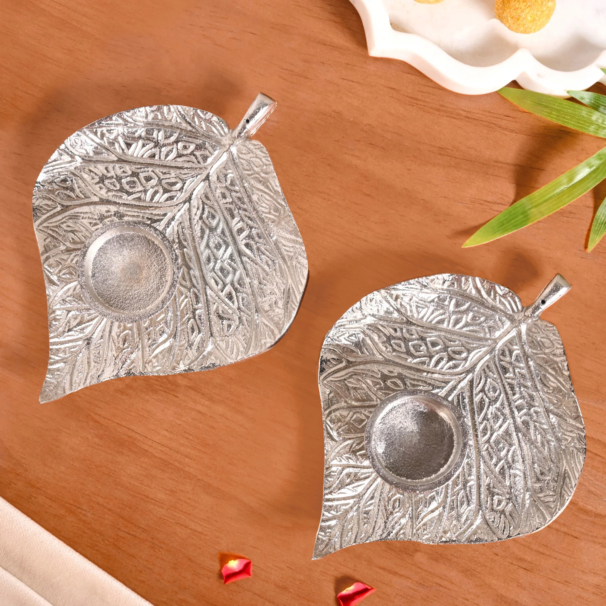 Aesthetic Leaf Tealight And Agarbatti Holder Set Of 2 In Festive Gift Box - Image 11