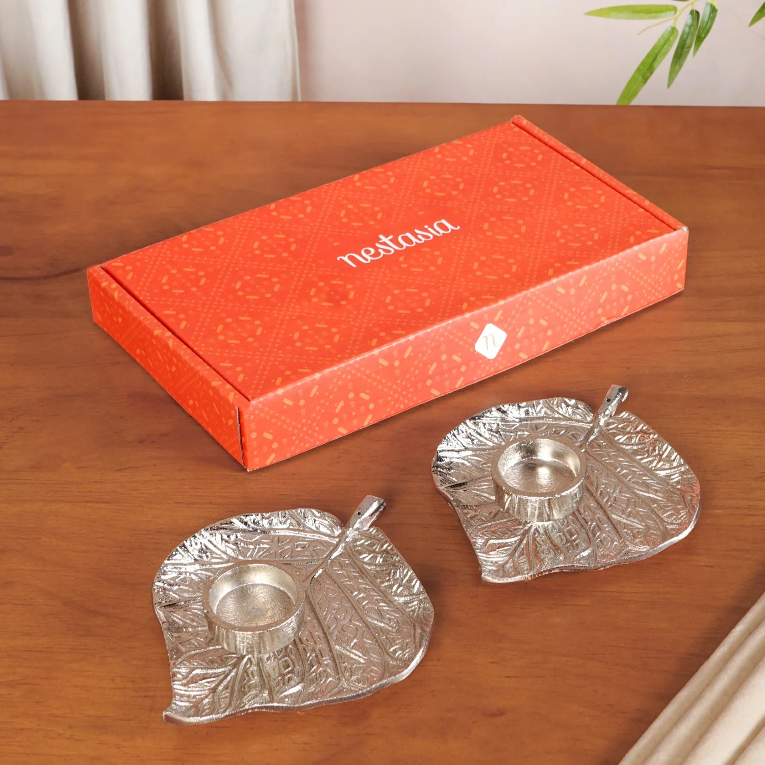 Aesthetic Leaf Tealight And Agarbatti Holder Set Of 2 In Festive Gift Box - Image 2