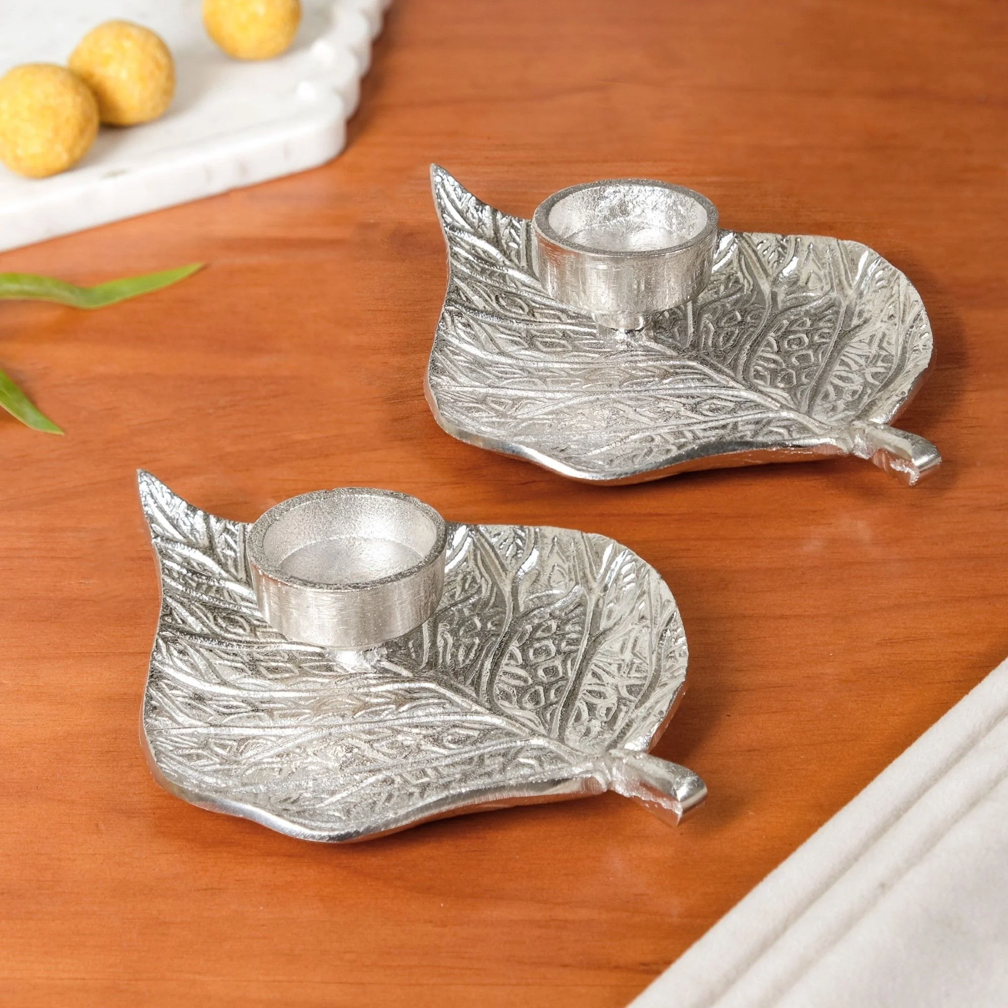 Aesthetic Leaf Tealight And Agarbatti Holder Set Of 2 In Festive Gift Box - Image 3