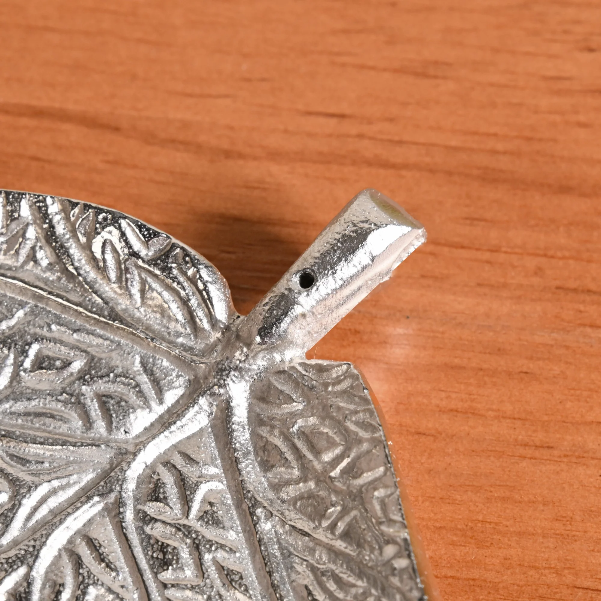 Aesthetic Leaf Tealight And Agarbatti Holder Set Of 2 In Festive Gift Box - Image 8