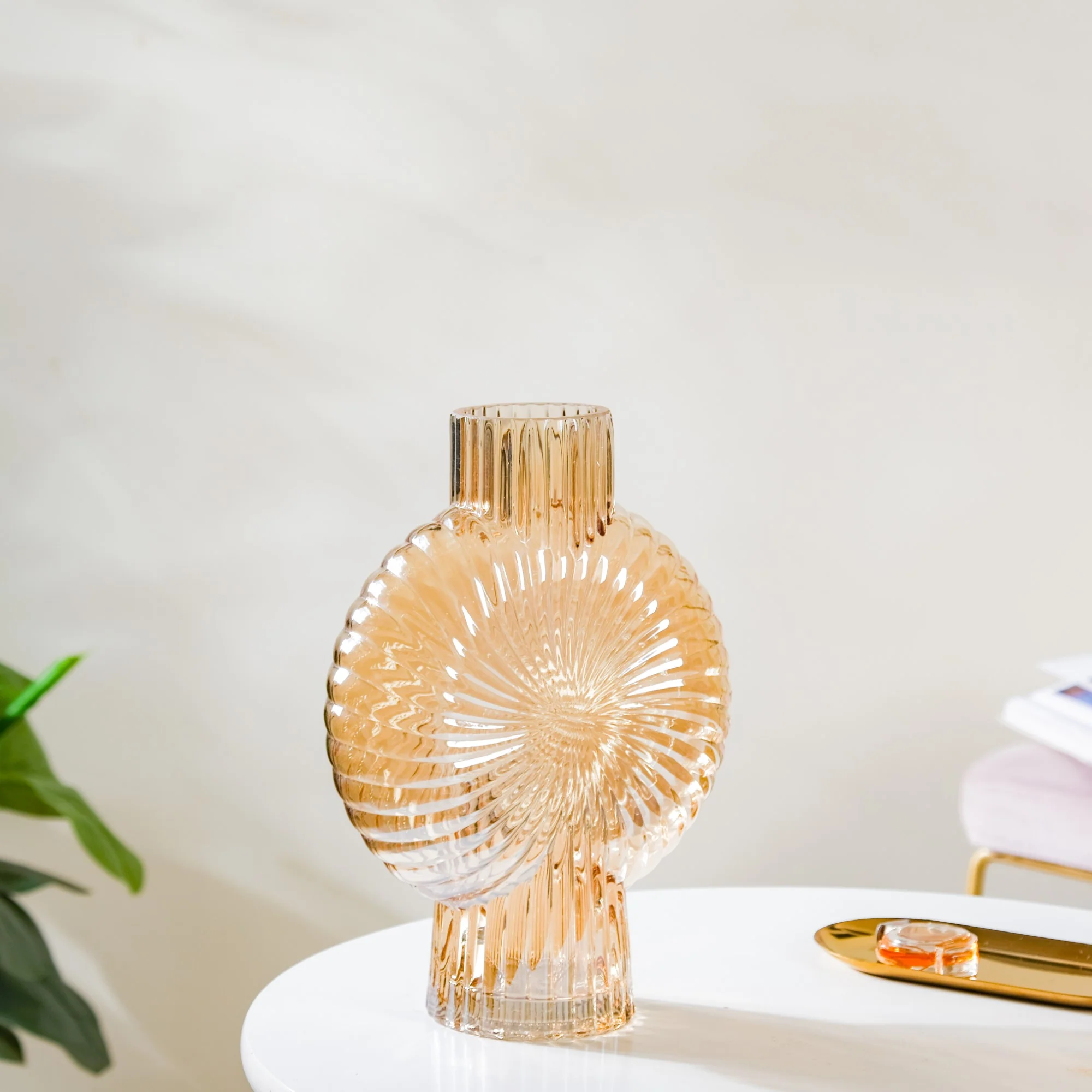 Armadillo Glass Vase Amber Large - Image 4