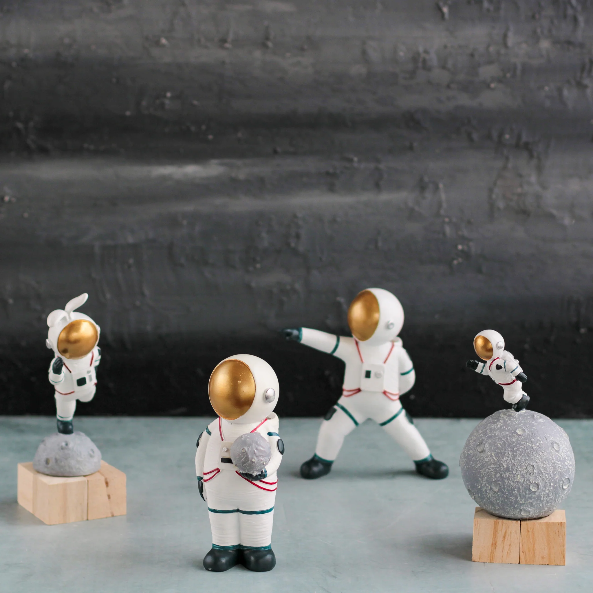 Astronaut Piggy Bank - Image 7