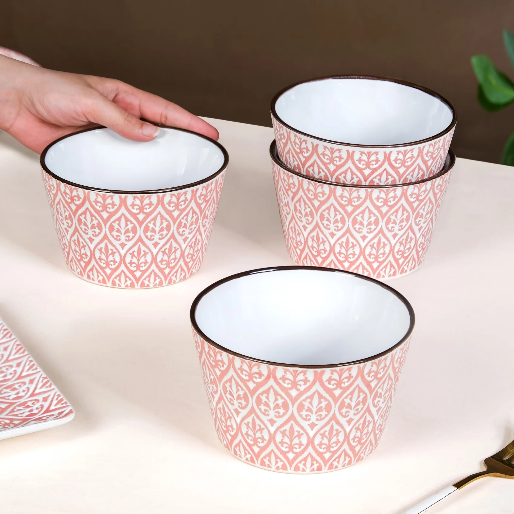 Baroque Pink 16 Piece Ceramic Dinner Set For 4 - Image 8