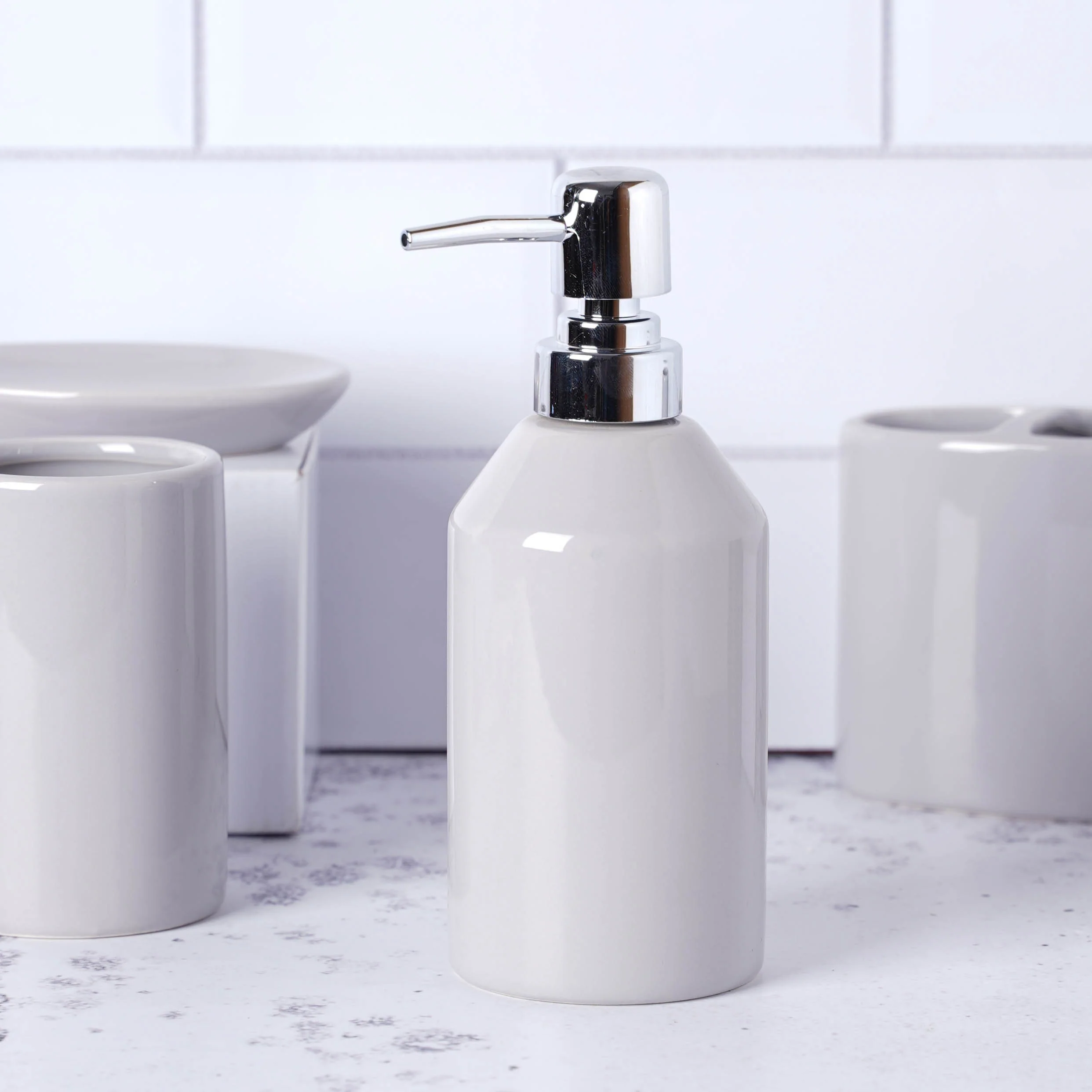 Bathroom Set of 5 Grey - Image 3