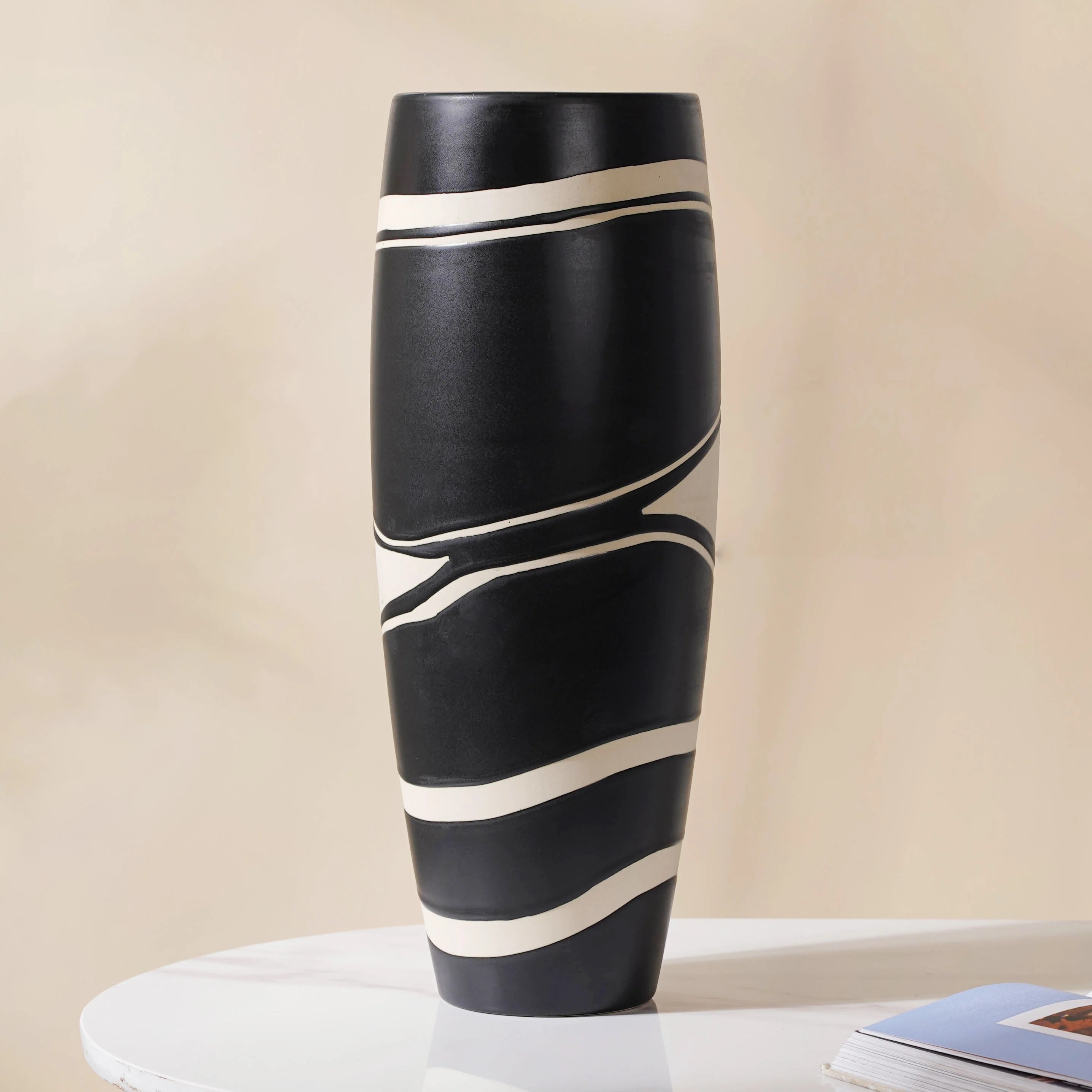 Black and White Flower Vase - Image 5