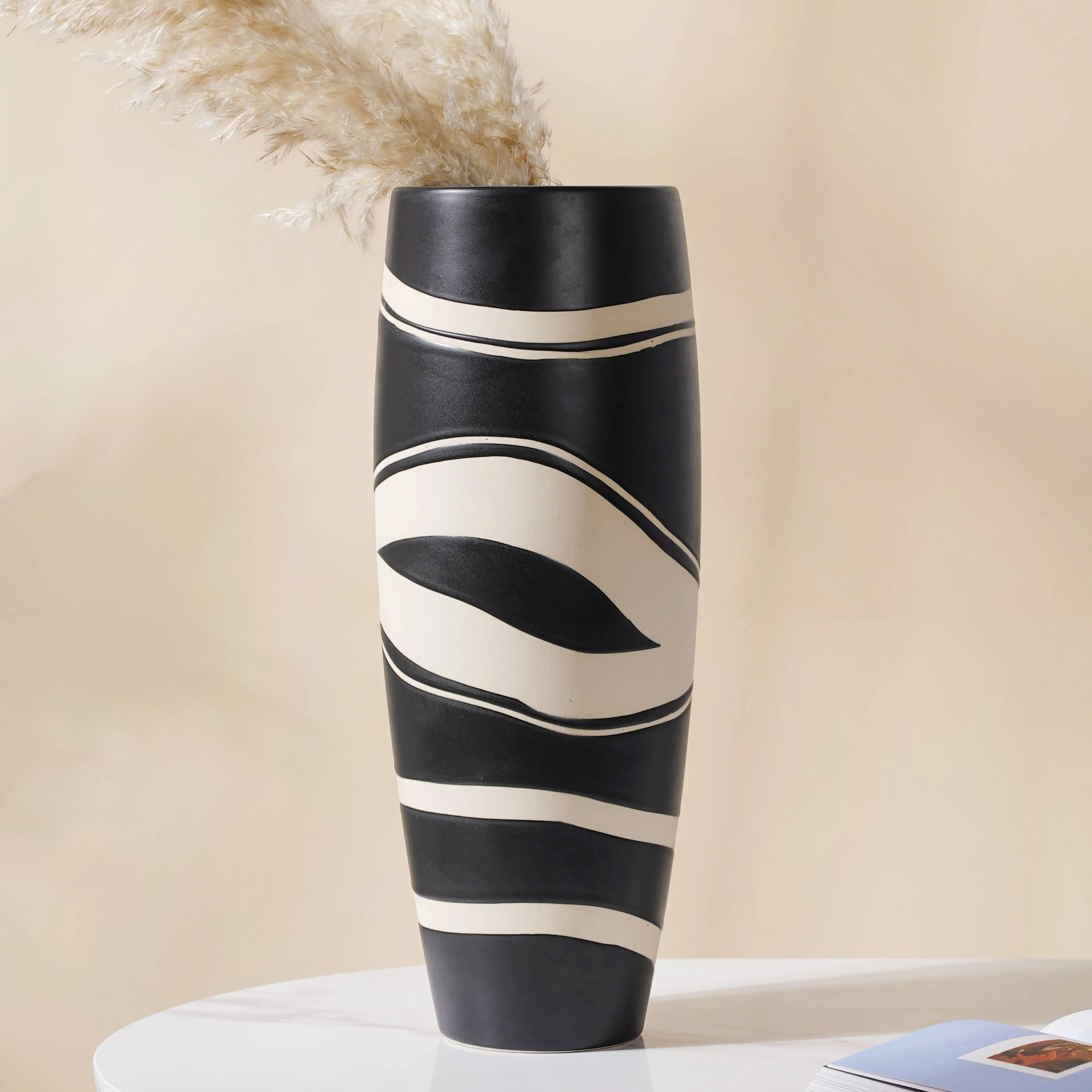 Black and White Flower Vase - Image 7