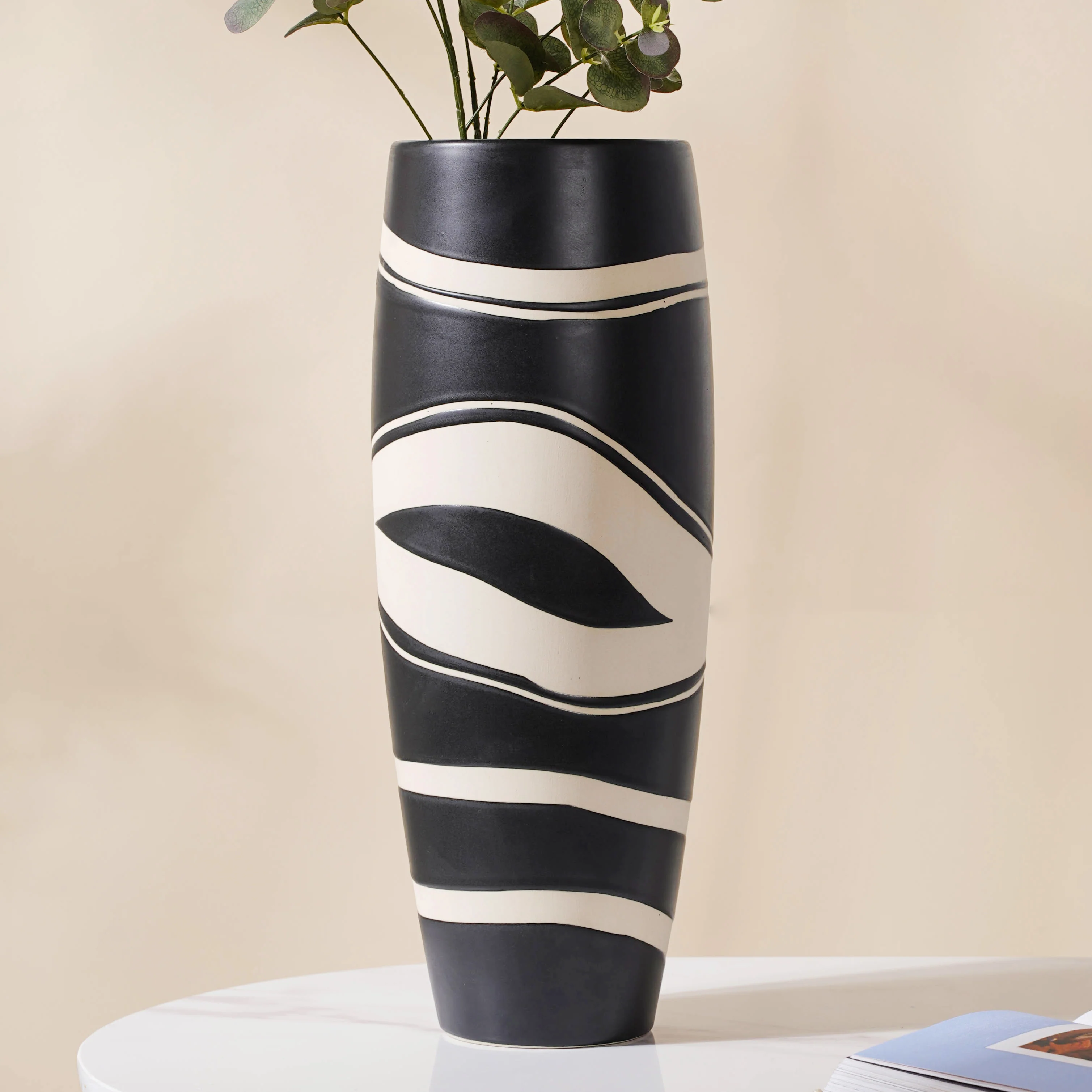 Black and White Flower Vase - Image 9