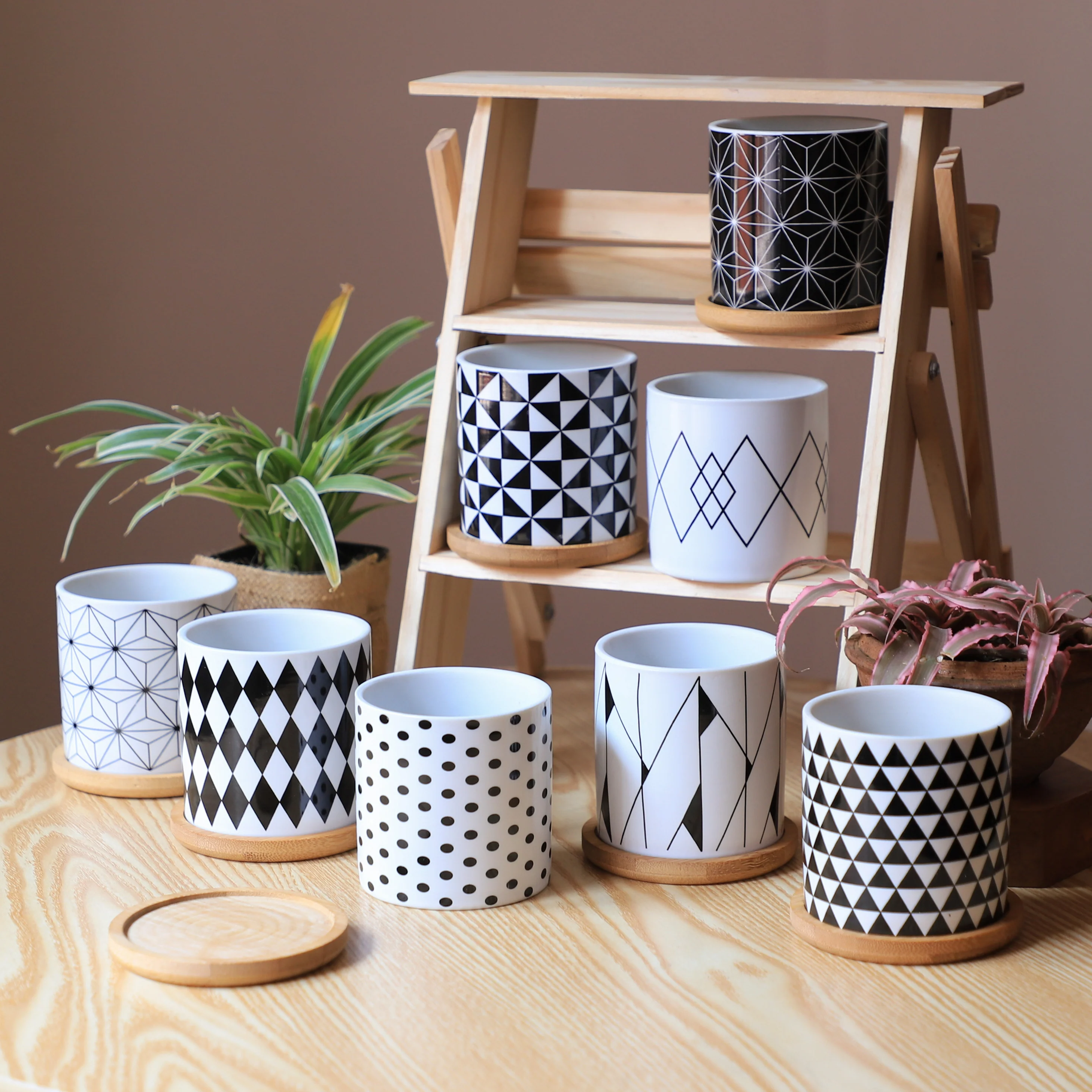 Black And White Planter - Image 2