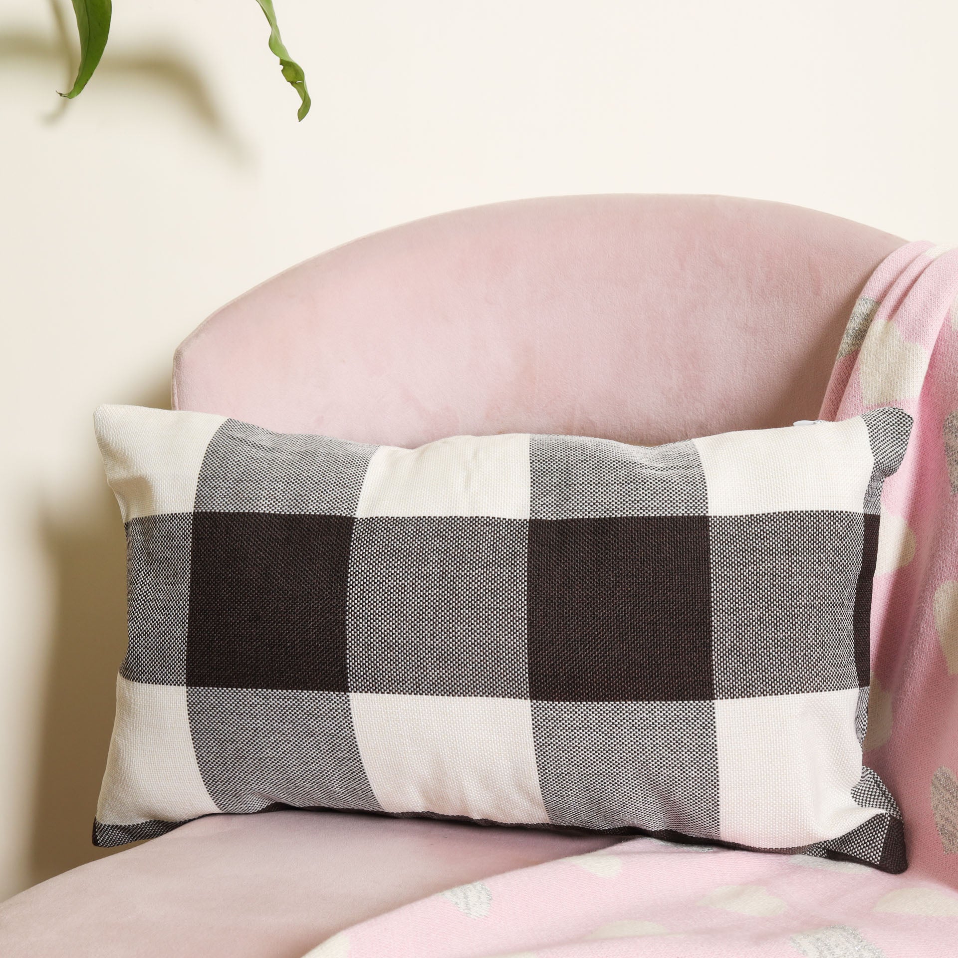 Black-grey Checkered Bed Pillow Cover - Image 4