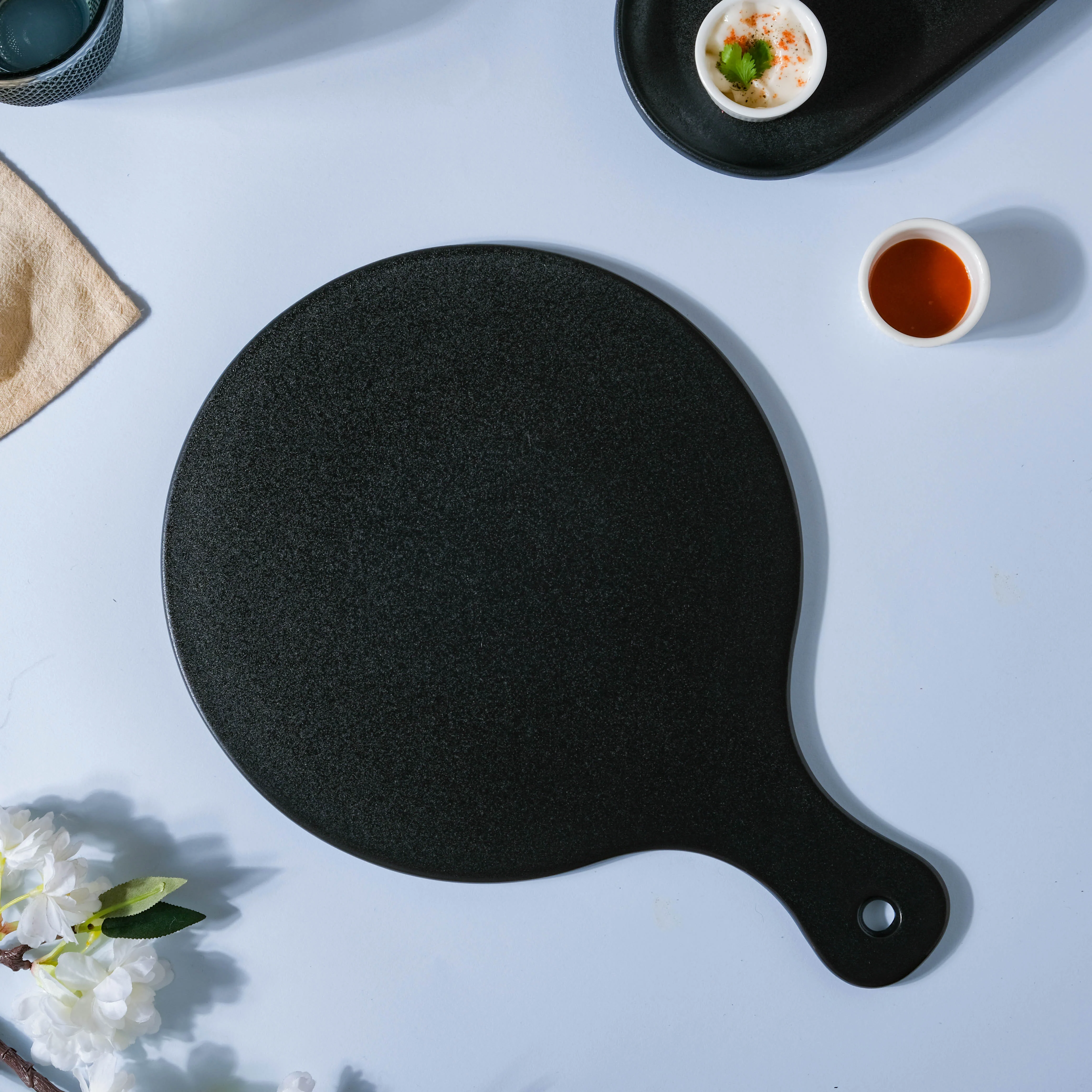 Black Pizza Platter With Handle - Image 3