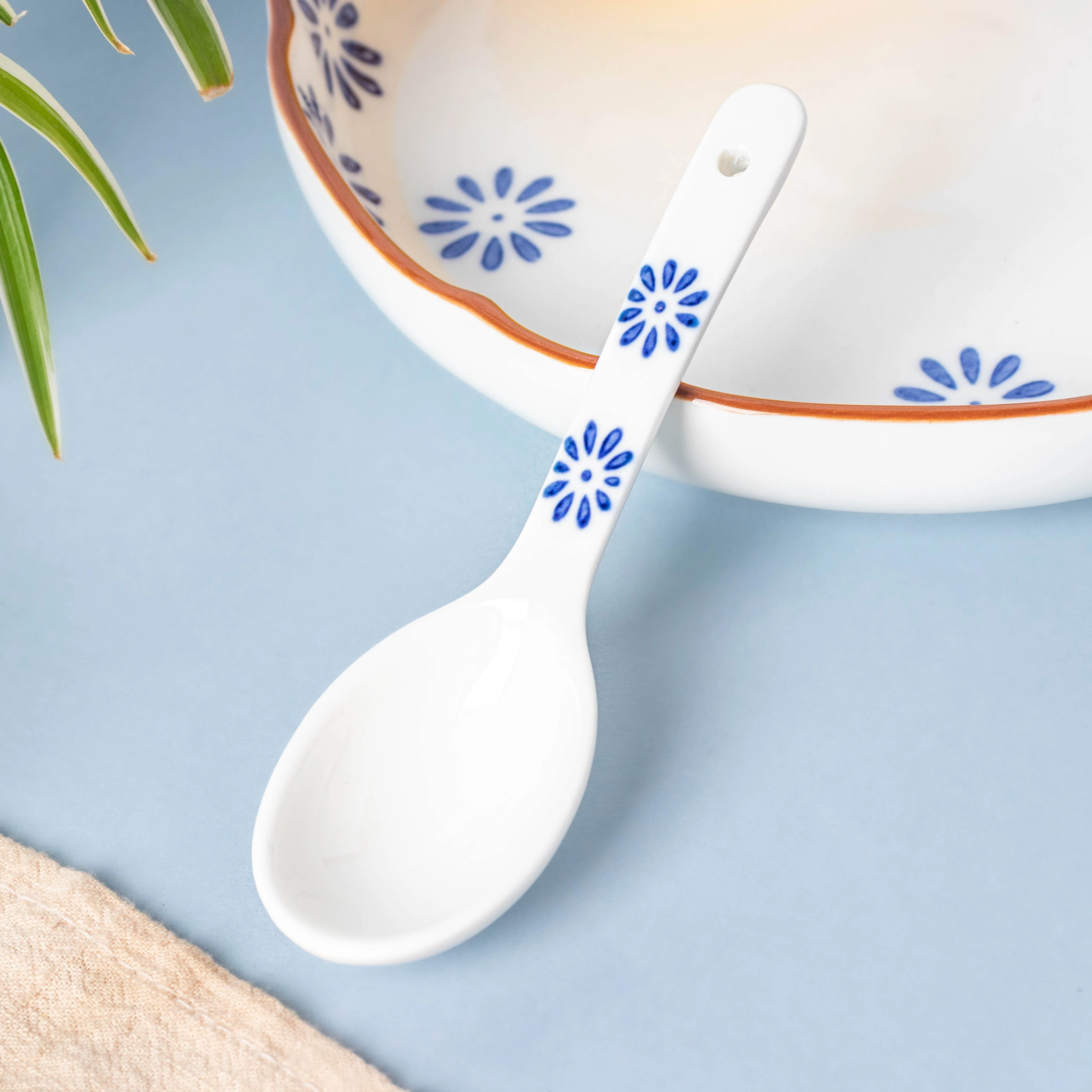 Blue Daisy Soup Spoon - Image 3