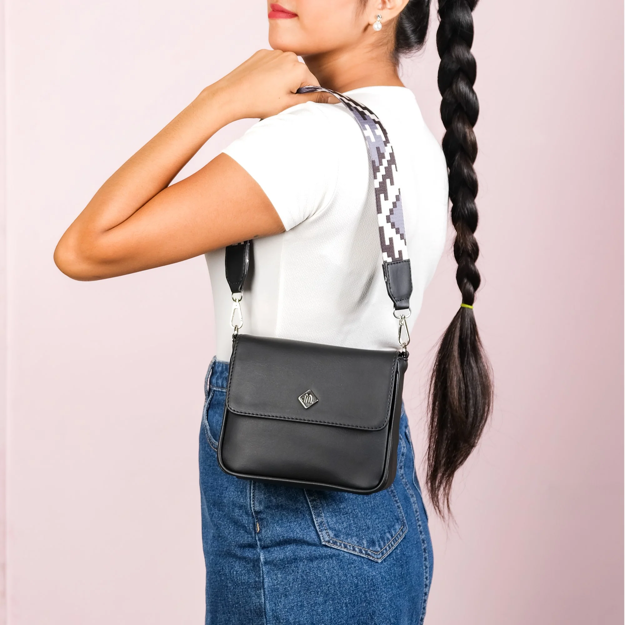 Brio Sassy Sleek Shoulder Bag Black - Image 2