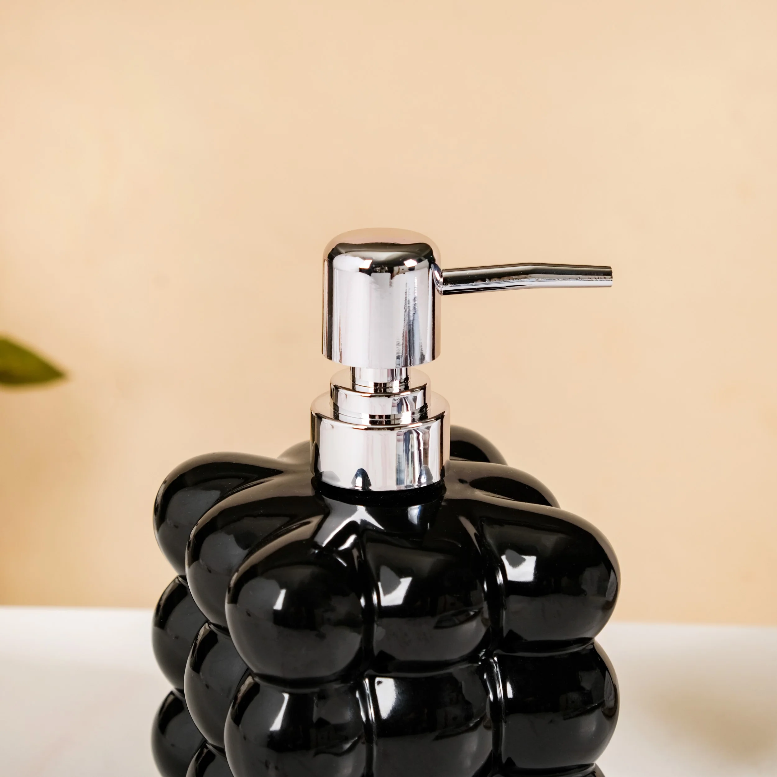Bubble Cube Liquid Dispenser Black 520ml - Image 4