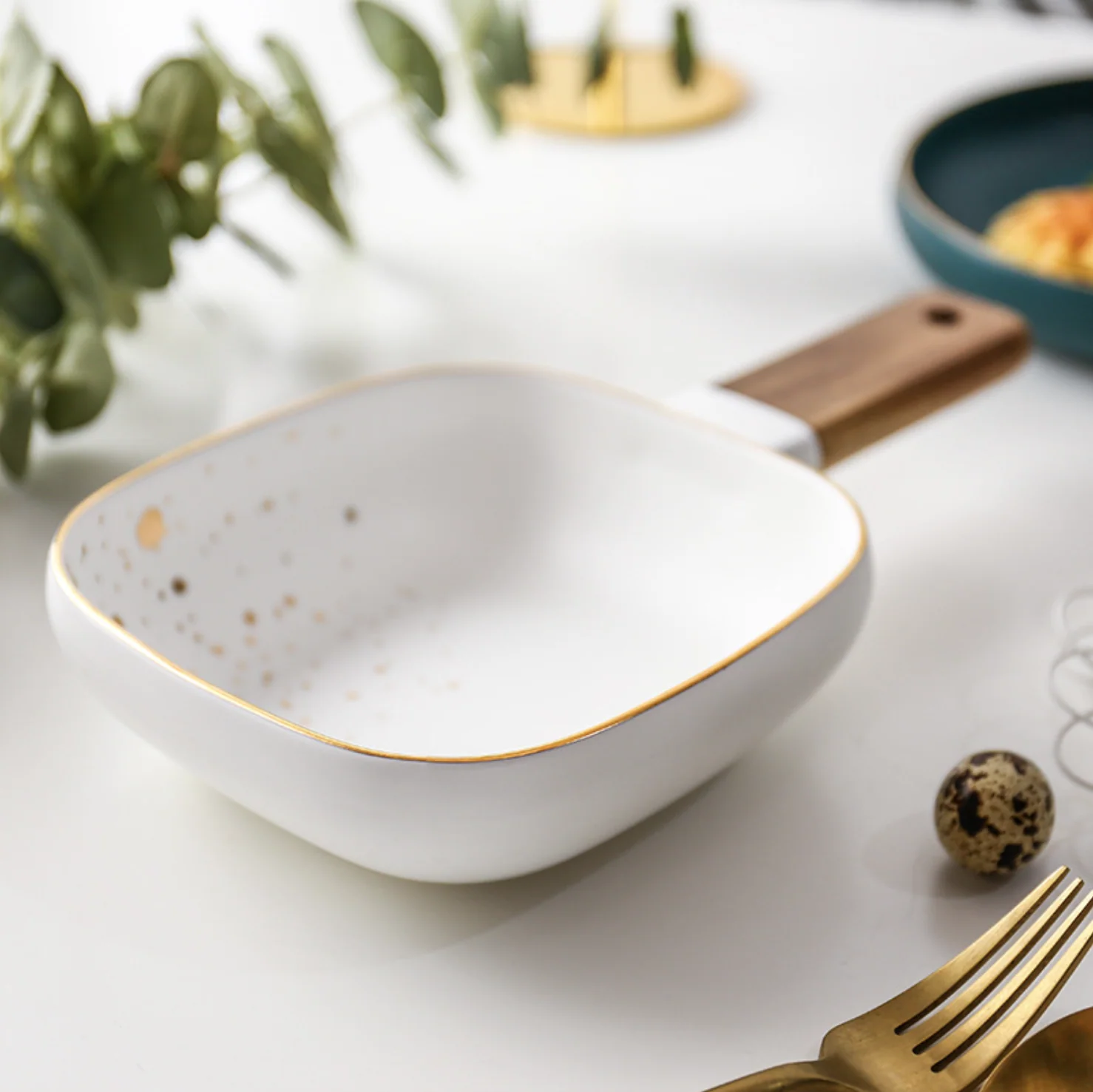 CARA bowl with wooden handle - classic white