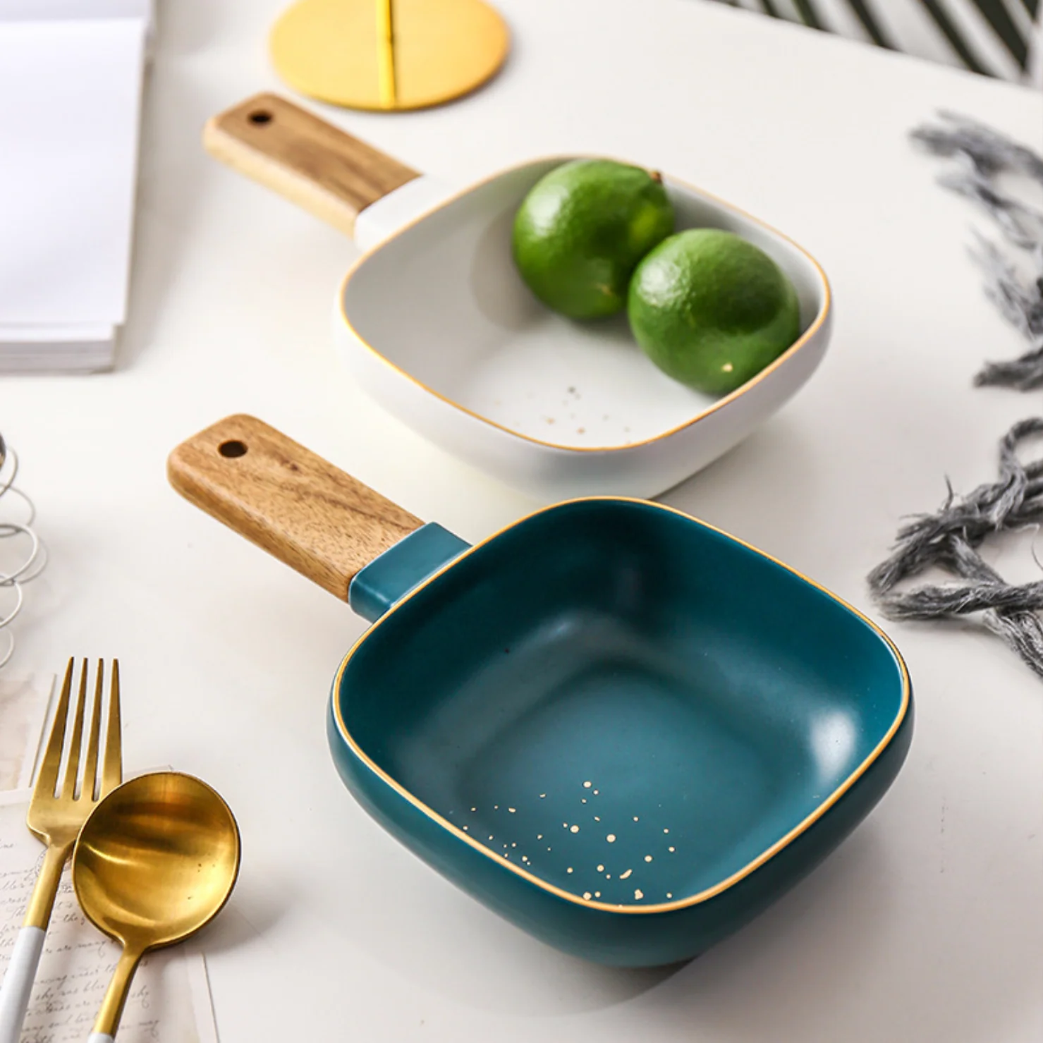 CARA bowl with wooden handle - classic white - Image 3