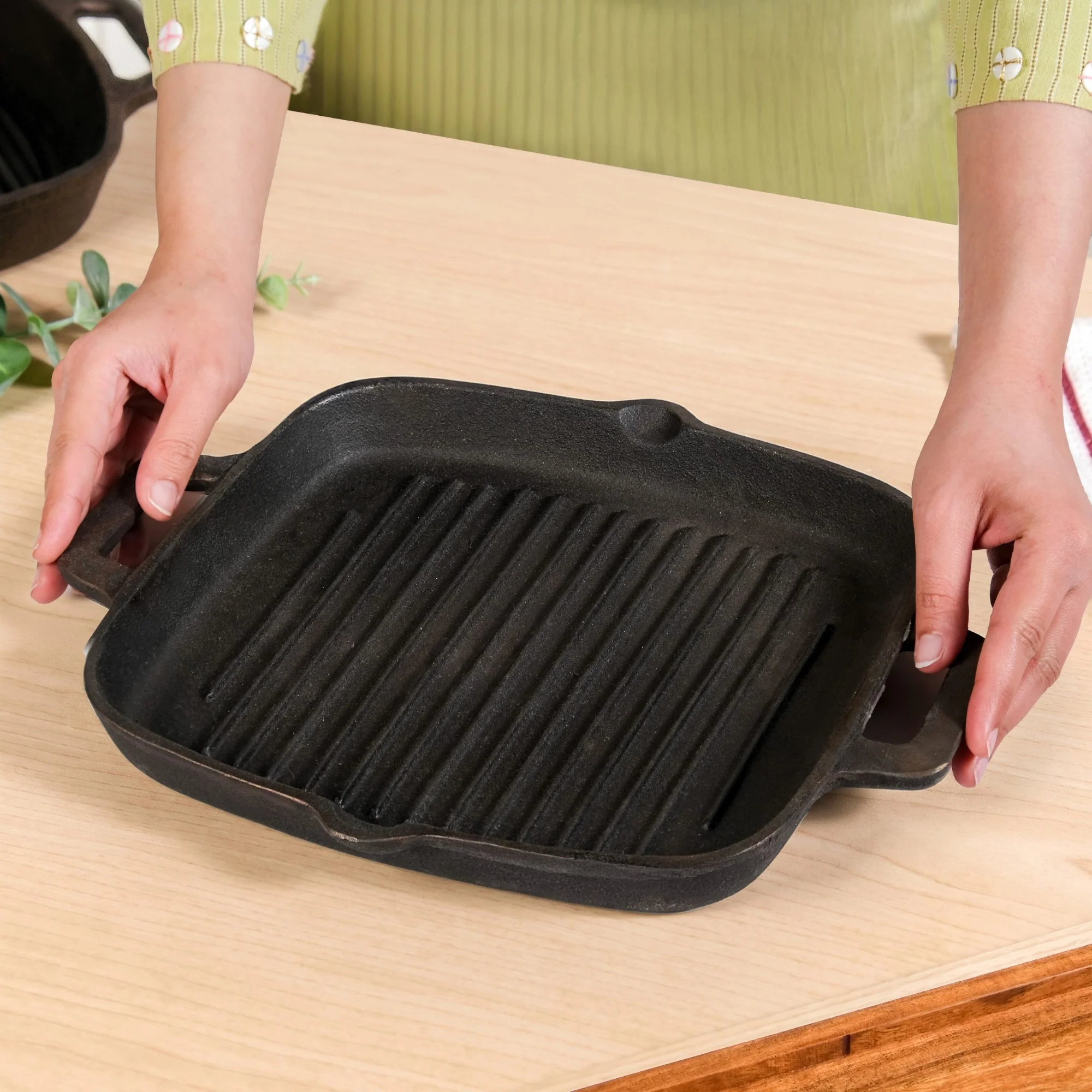 Cast Iron Grilling Pan With Side Handles - Image 3