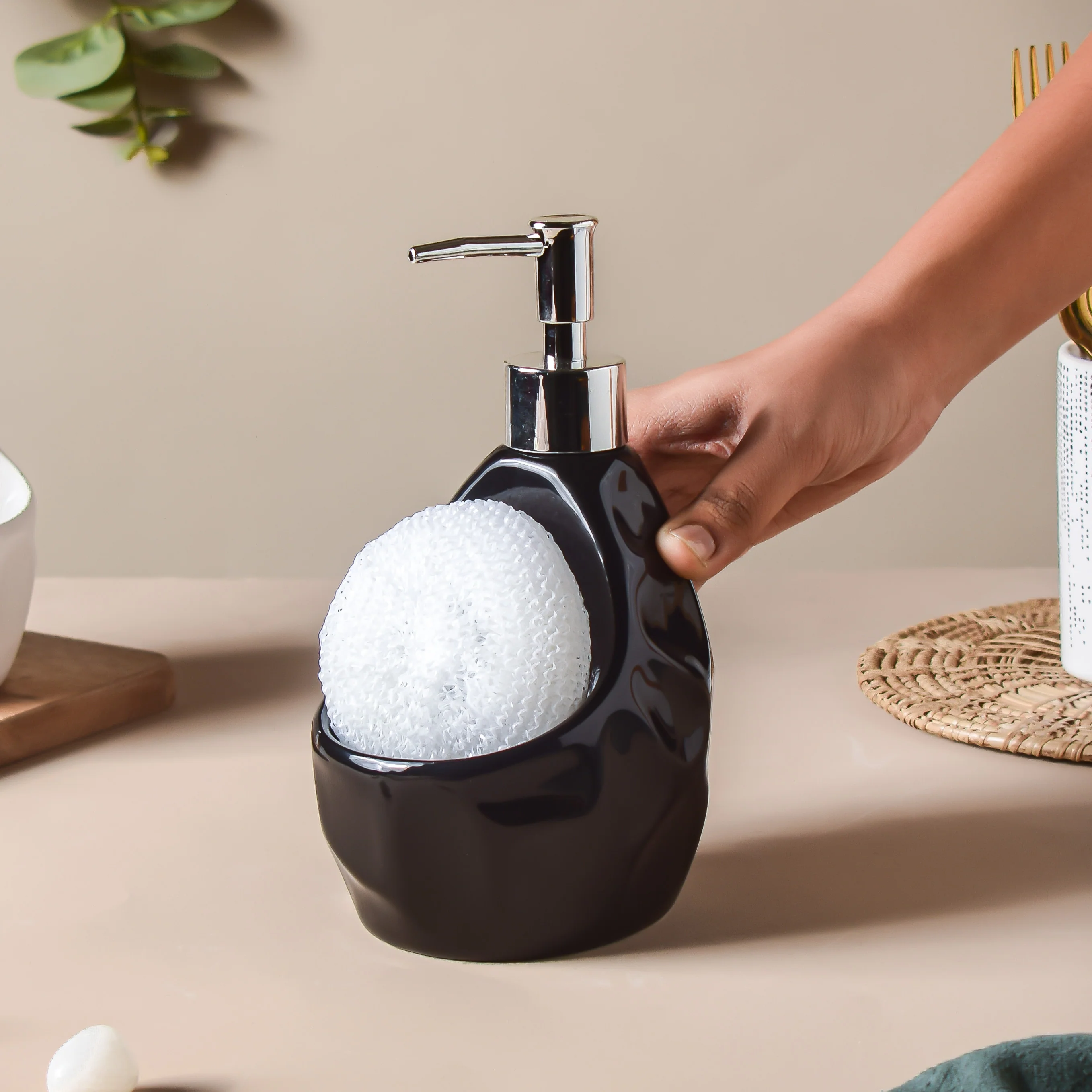 Celestria Black Texture Dispenser With Scrubber 450ml - Image 3