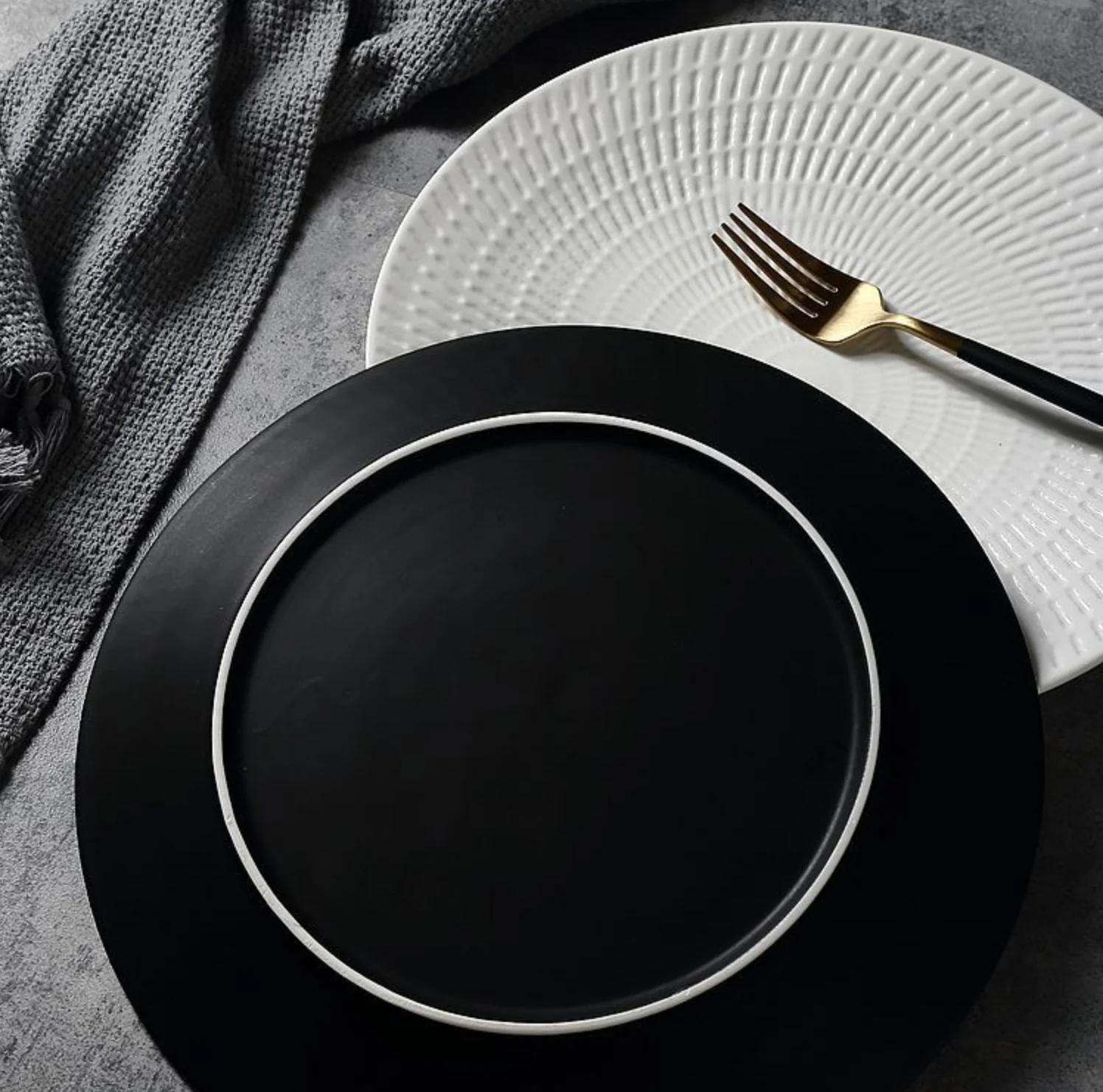Ceramic Black Dinner Plate - Image 4