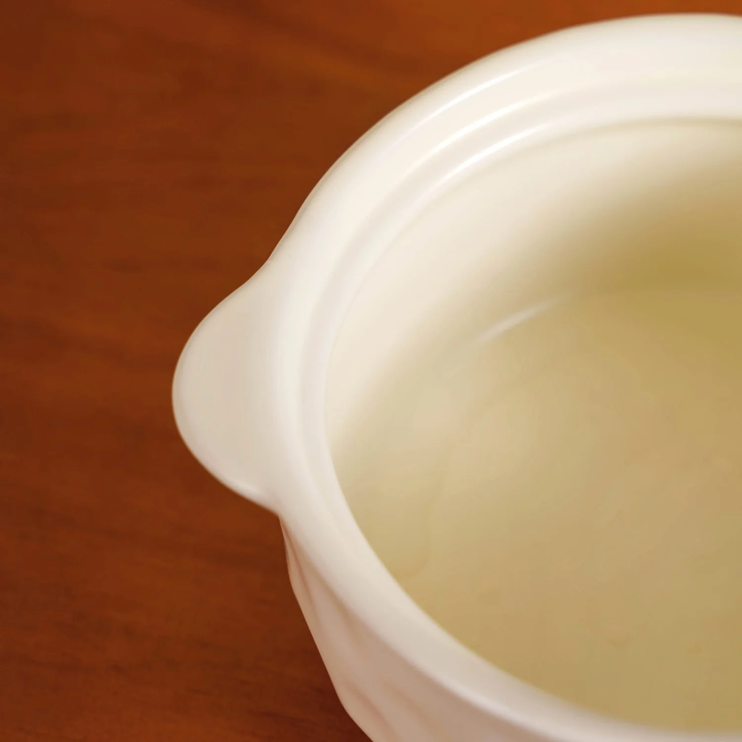 Ceramic Serving Bowl With Glass Lid 950ml - Image 6