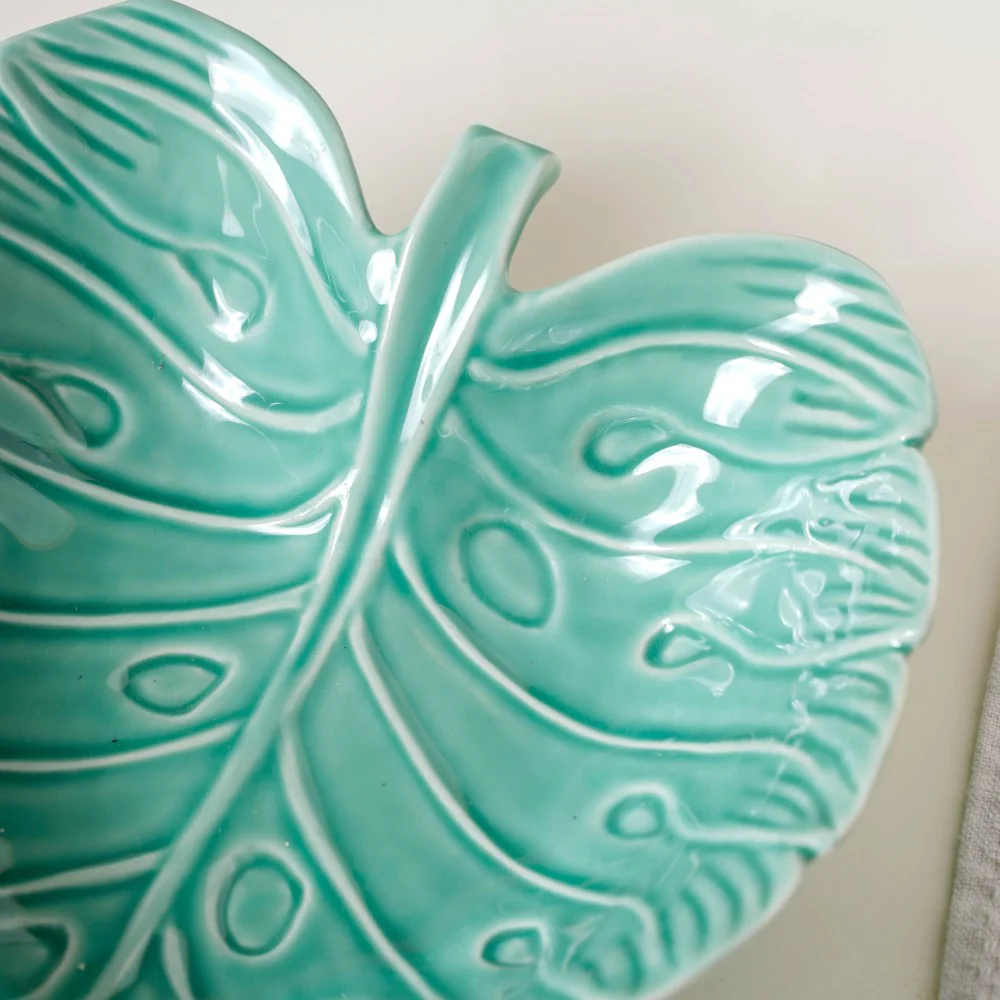 Ceramic Taro Leaf Serving Bowl Dark Green 700 ml - Image 5