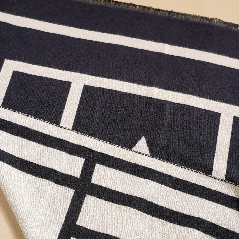 Classic Designer Scarf - Image 5