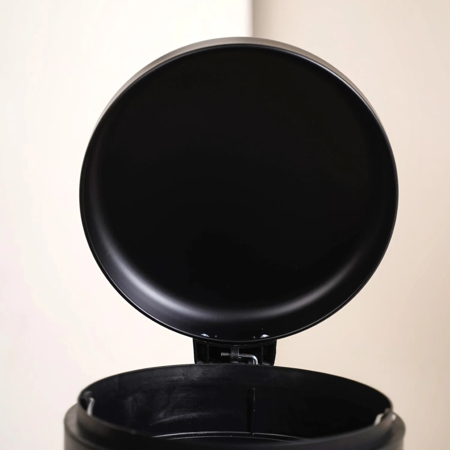 Clean Curve Metal Dustbin With Removable Bucket Black 7000ml - Image 6