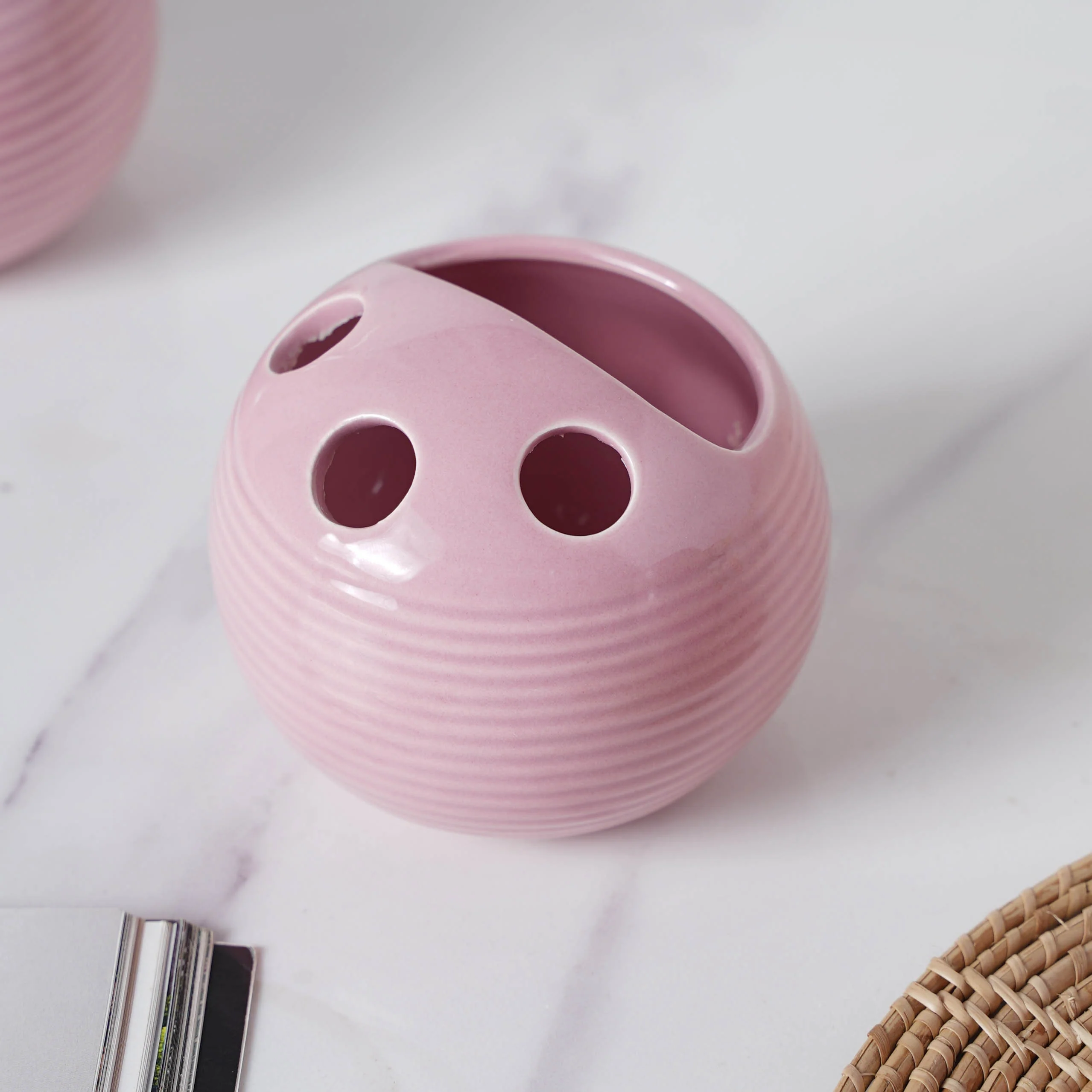Complete Set of Ceramic Bath Accessories Pink - Image 10