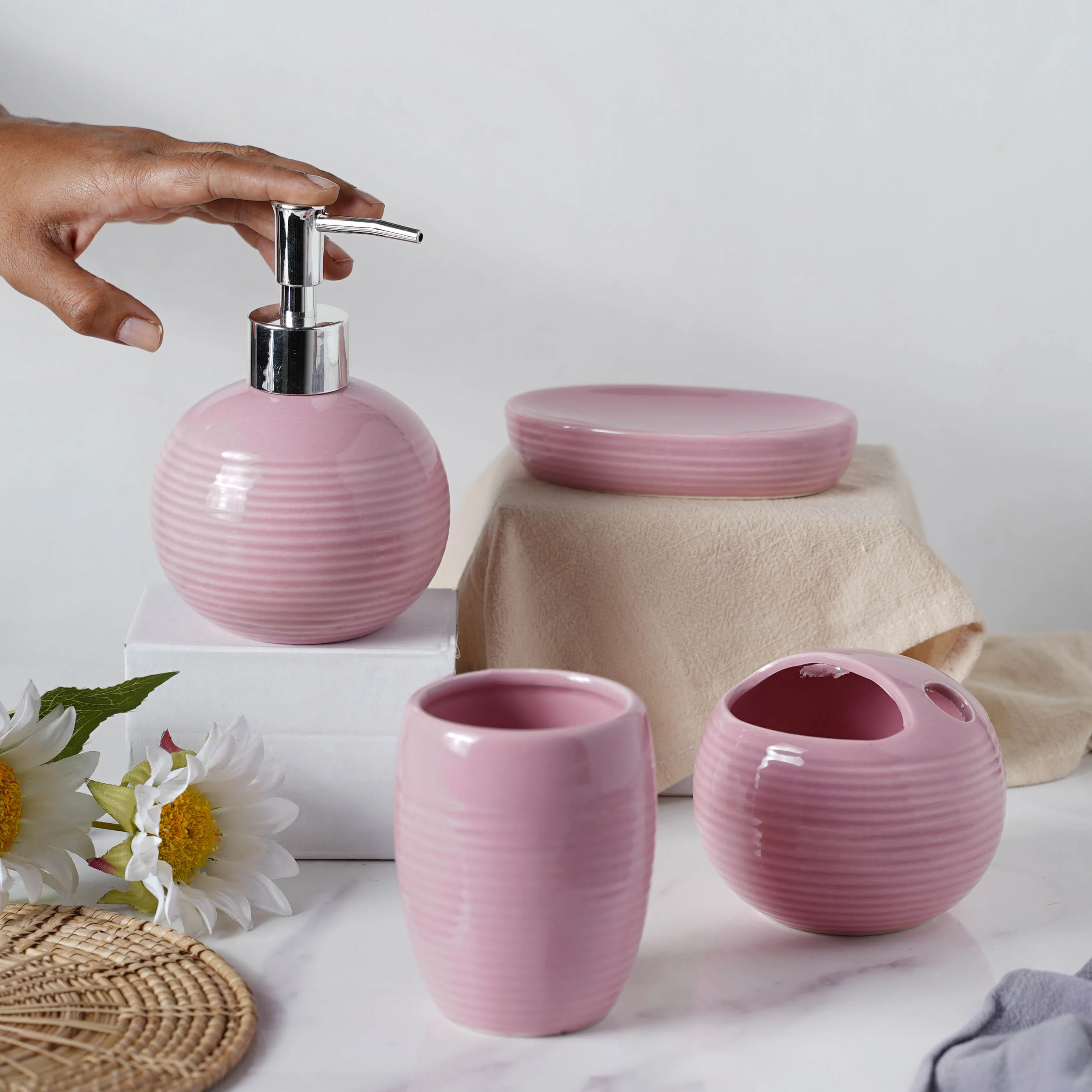 Complete Set of Ceramic Bath Accessories Pink - Image 2