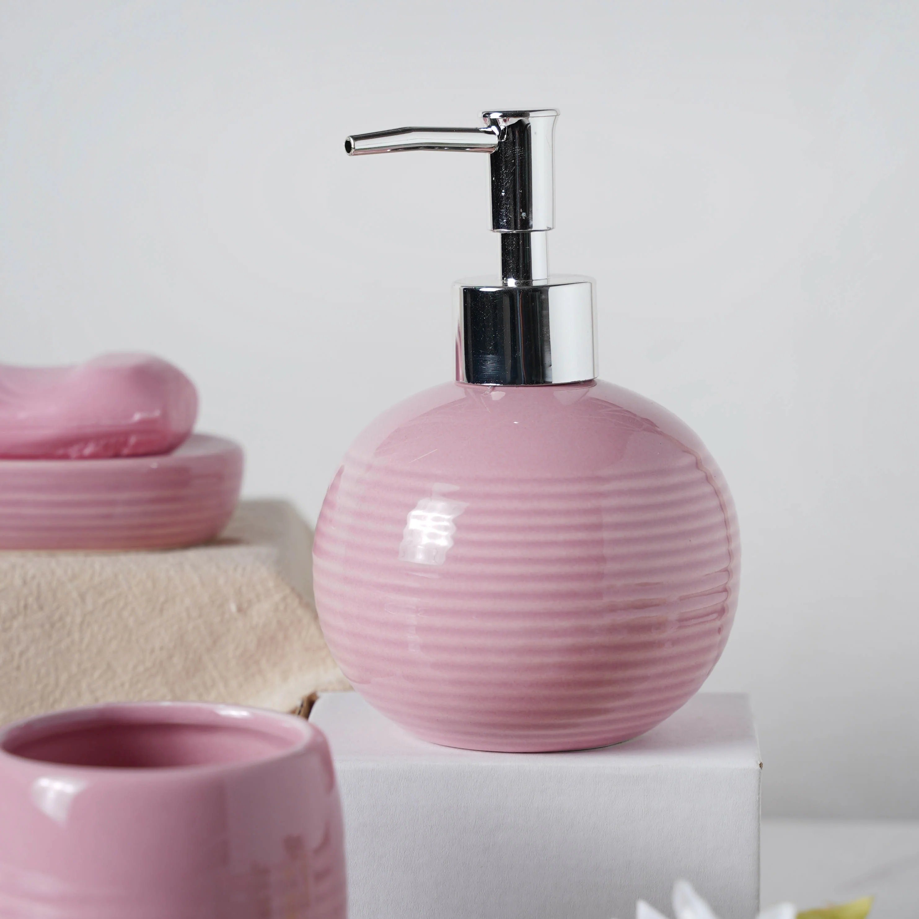 Complete Set of Ceramic Bath Accessories Pink - Image 6