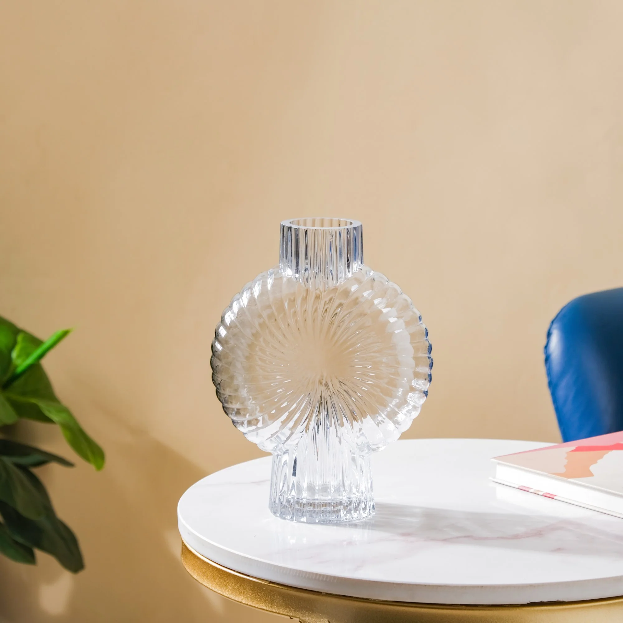 Conch Shell Textured Glass Vase - Image 4