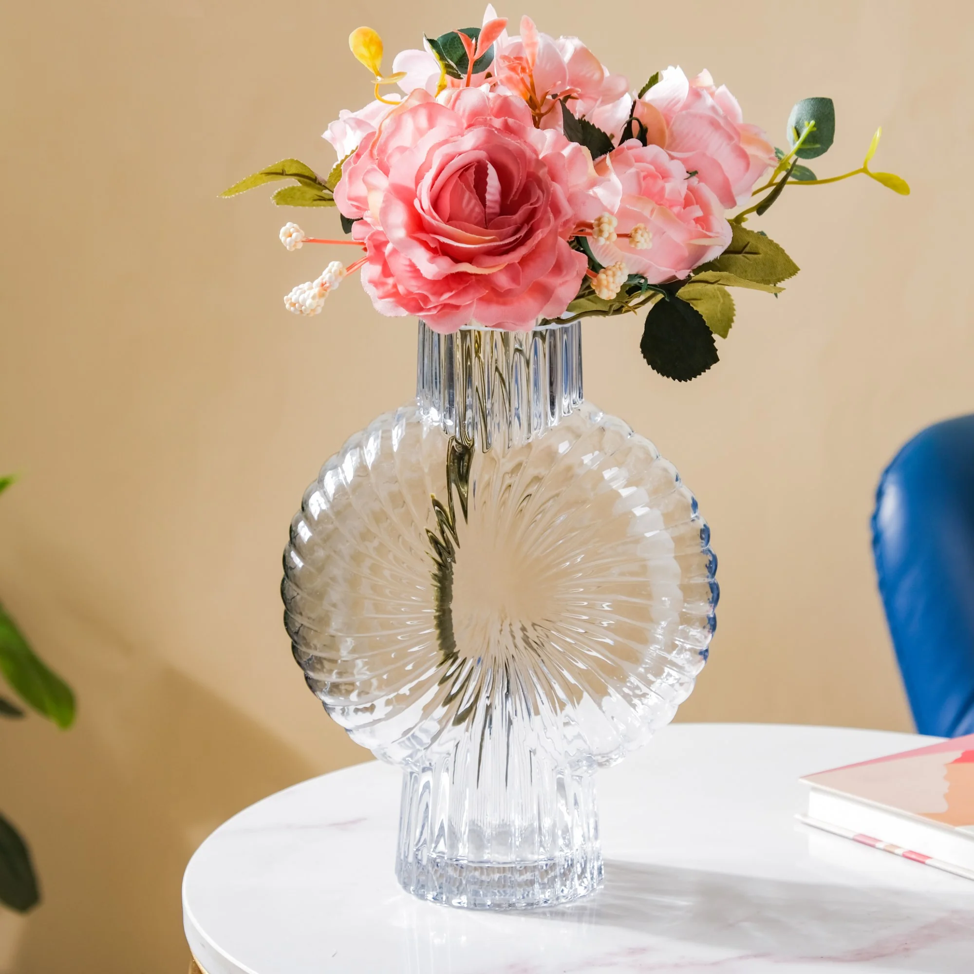 Conch Shell Textured Glass Vase - Image 9