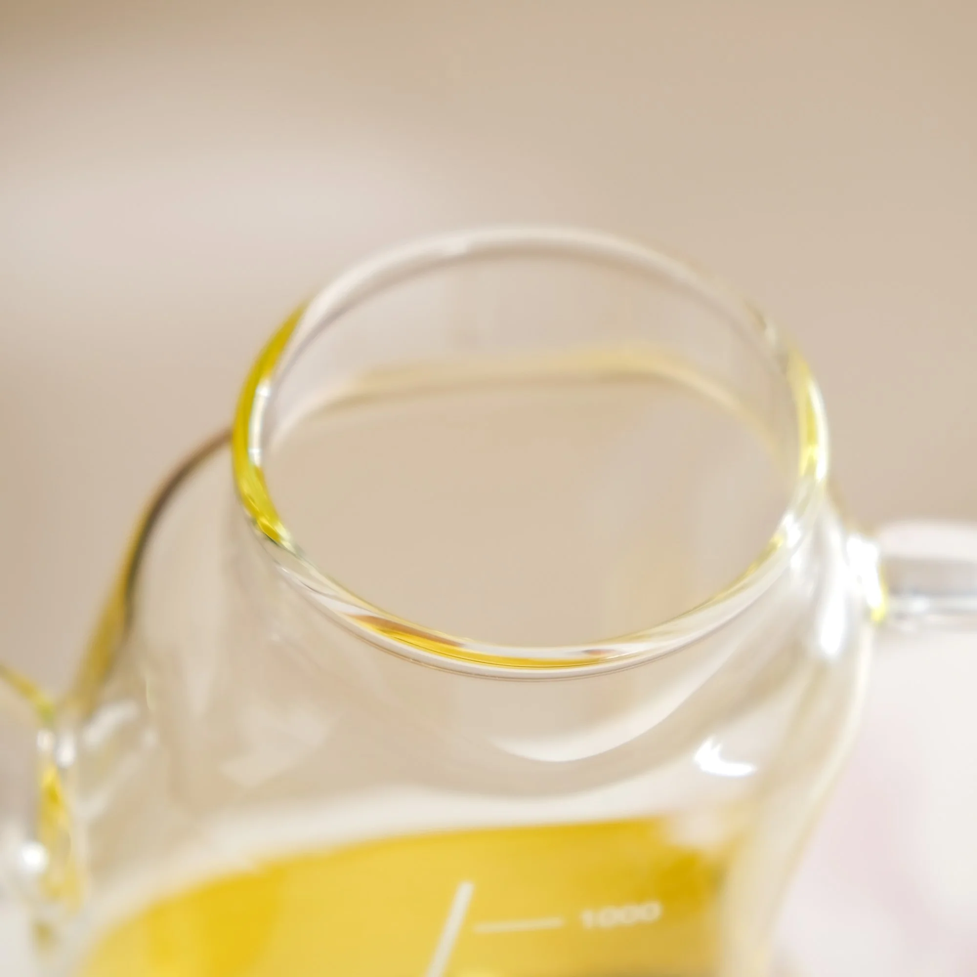 Curved Borosilicate Glass Oil Pot With Measurement Markings 1000ml - Image 5