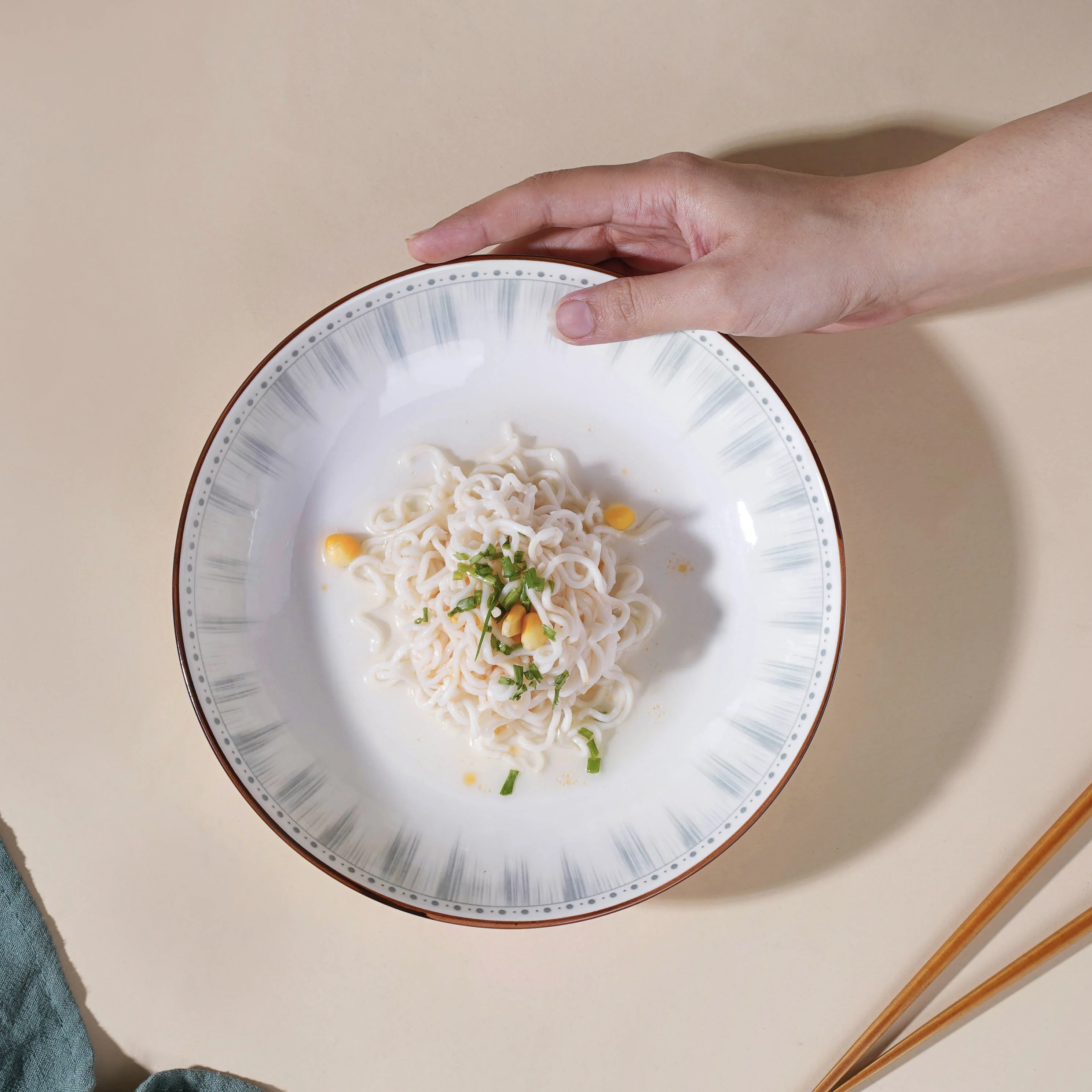 Dainty Patterned Pasta Dish 7 Inch - Image 2