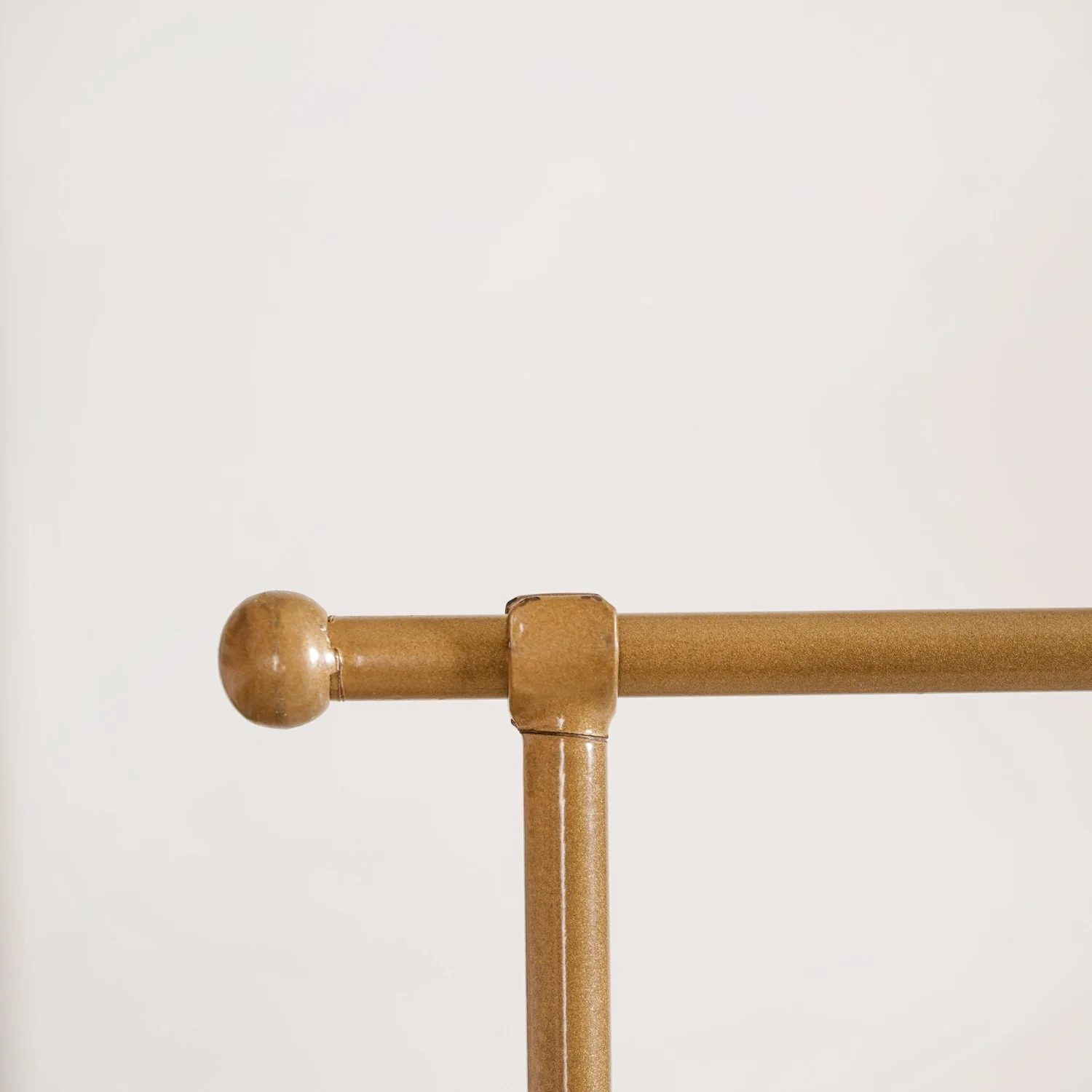 Detachable Tabletop Adjustable Metal Stand With Wall Hangings - Image 7