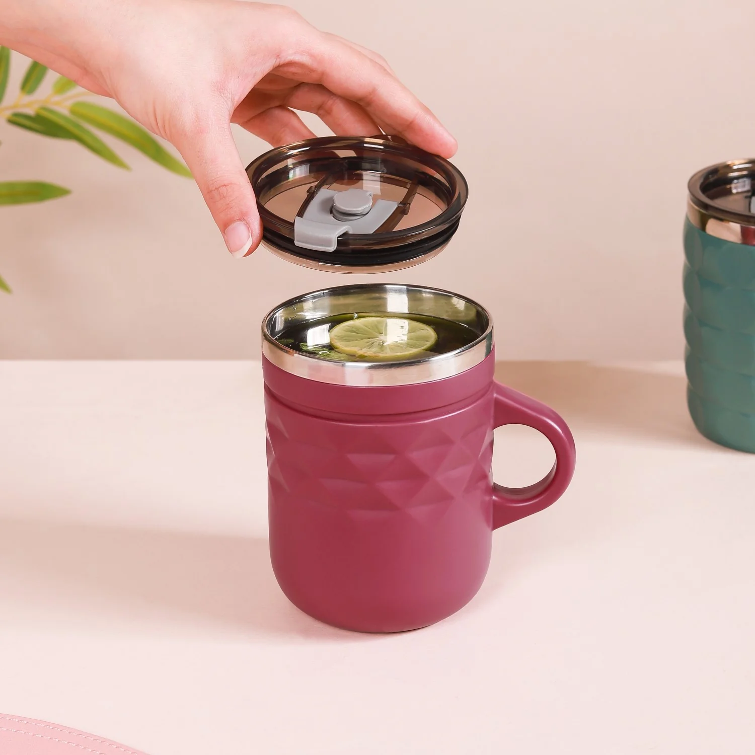 Travel Mug With Lid Magenta 400ml - Image 3