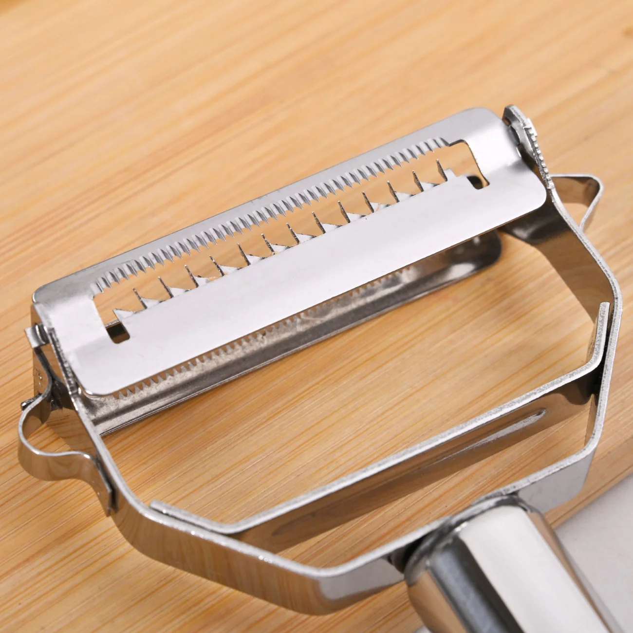 Dual Blade Julienne Peeler - Image 5