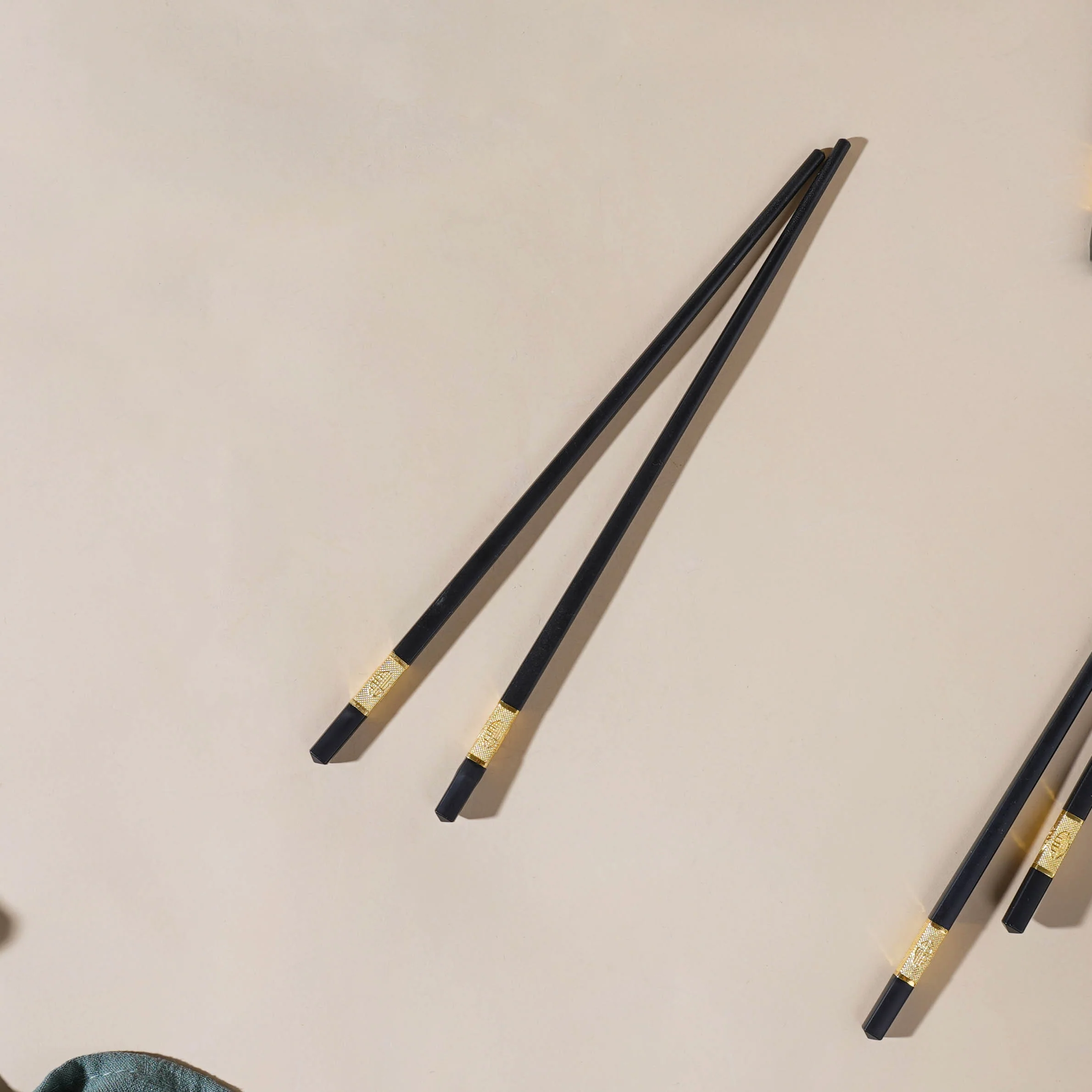 Emerald Snack Bowl Set Of 4 With Chopsticks And Soup Spoons - Image 7