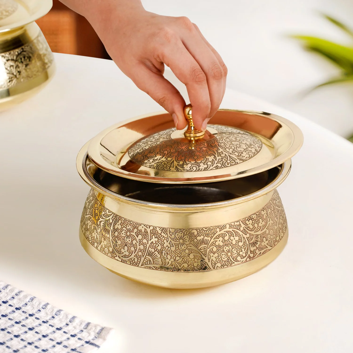 Embossed Pure Brass Handi Cooking Pot With Lid 1600ml - Image 3