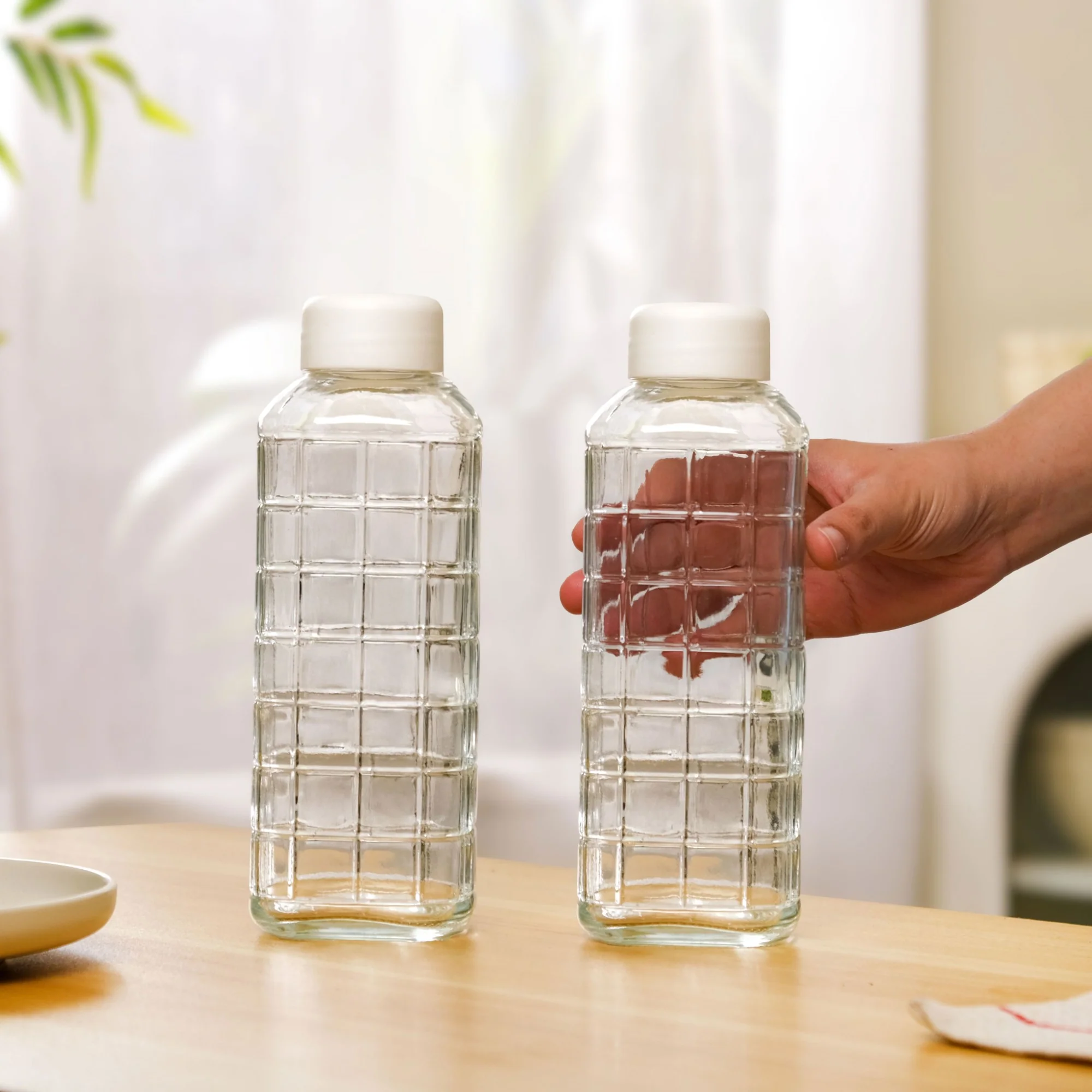 Everyday Transparent Glass Bottle Set Of 2 720ml - Image 3