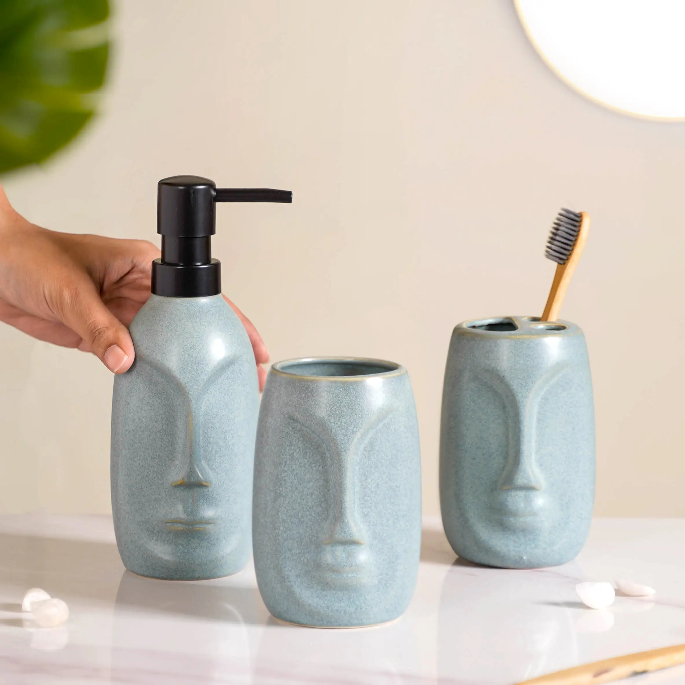 Face Vase Inspired Bath Set Of 3 - Image 2