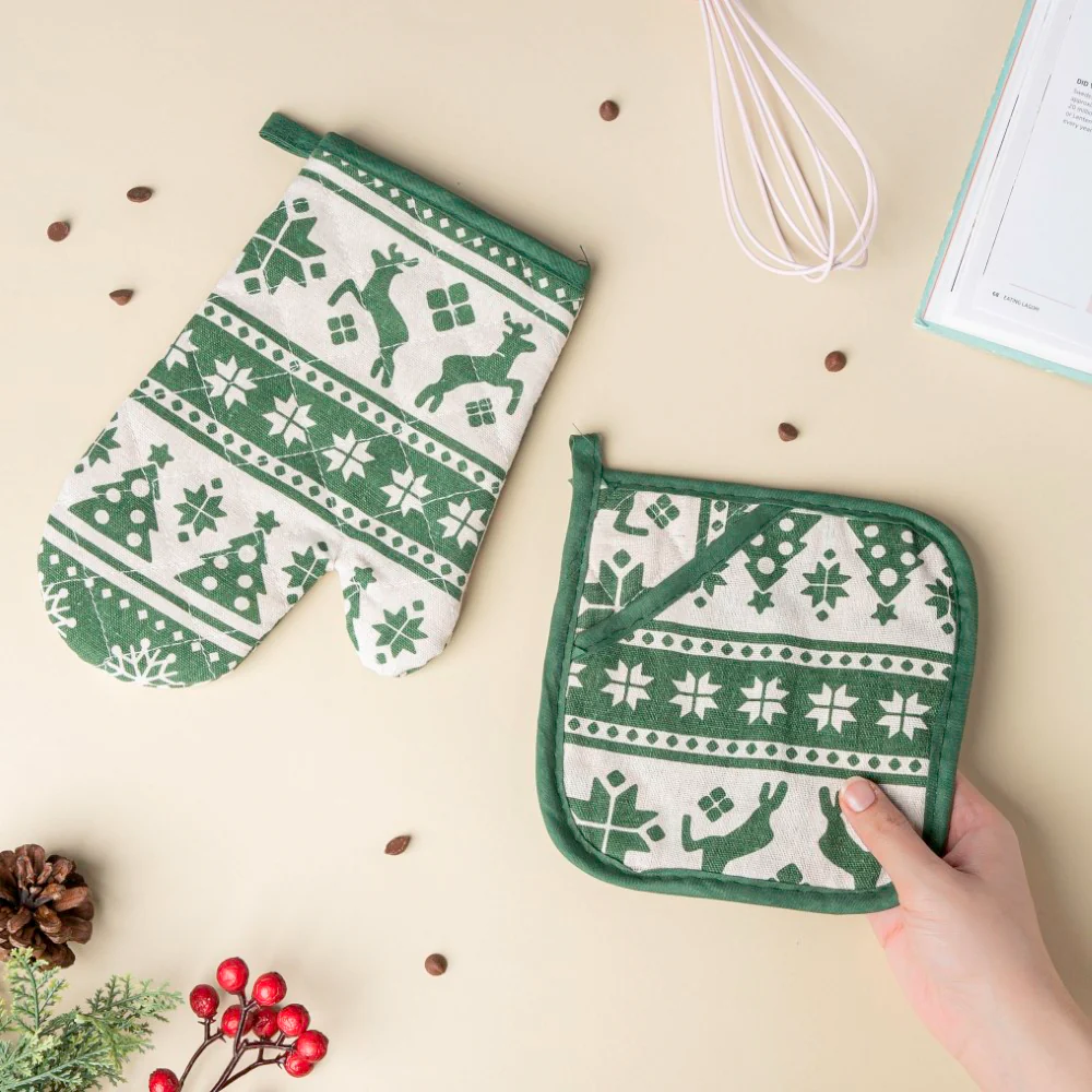 Festive Christmas Oven Mitt And Mat Green Set Of 2 - Image 2