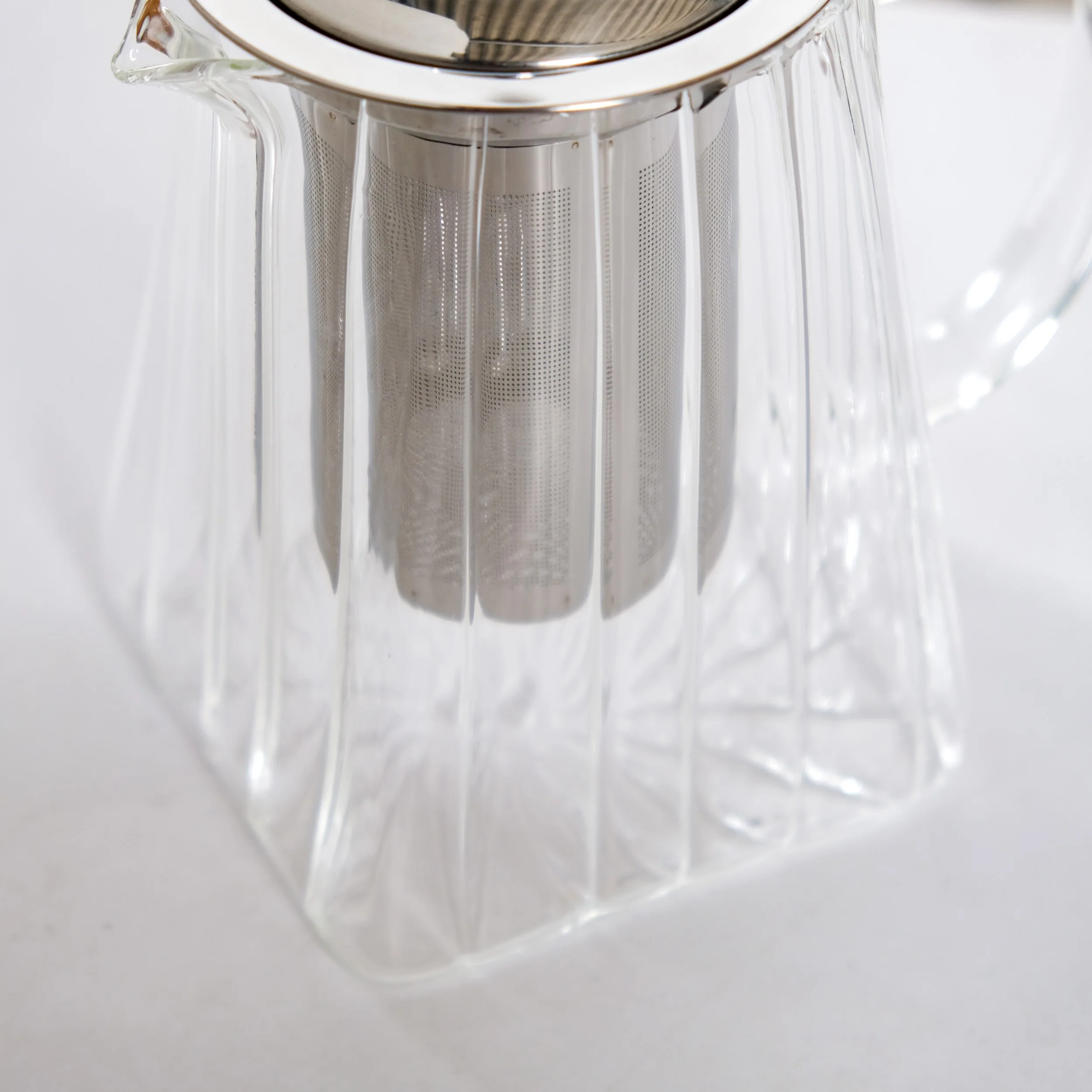 Flame Safe Glass Teapot With Filter 750ml - Image 5