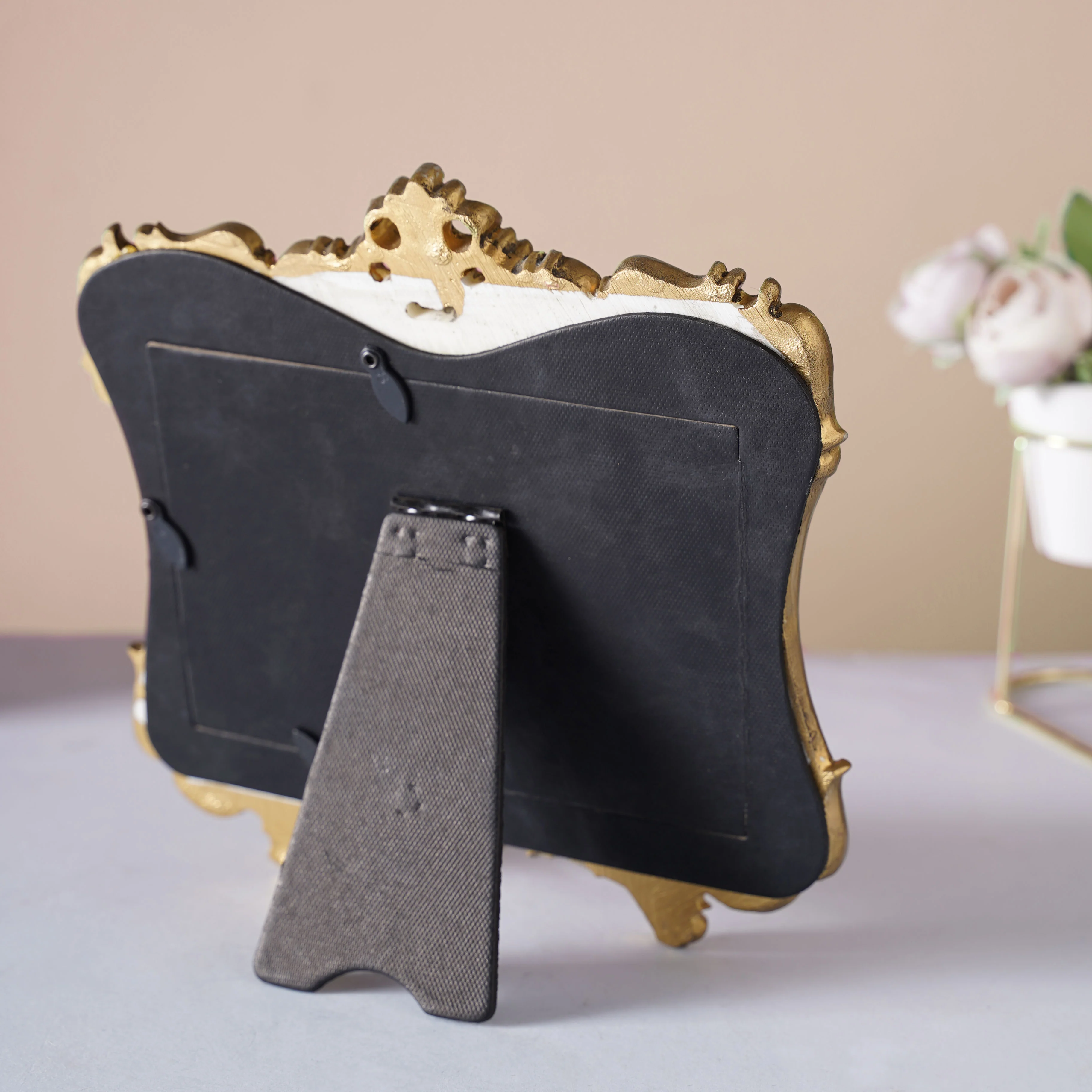 Floral Vintage Photo Frame - Image 6