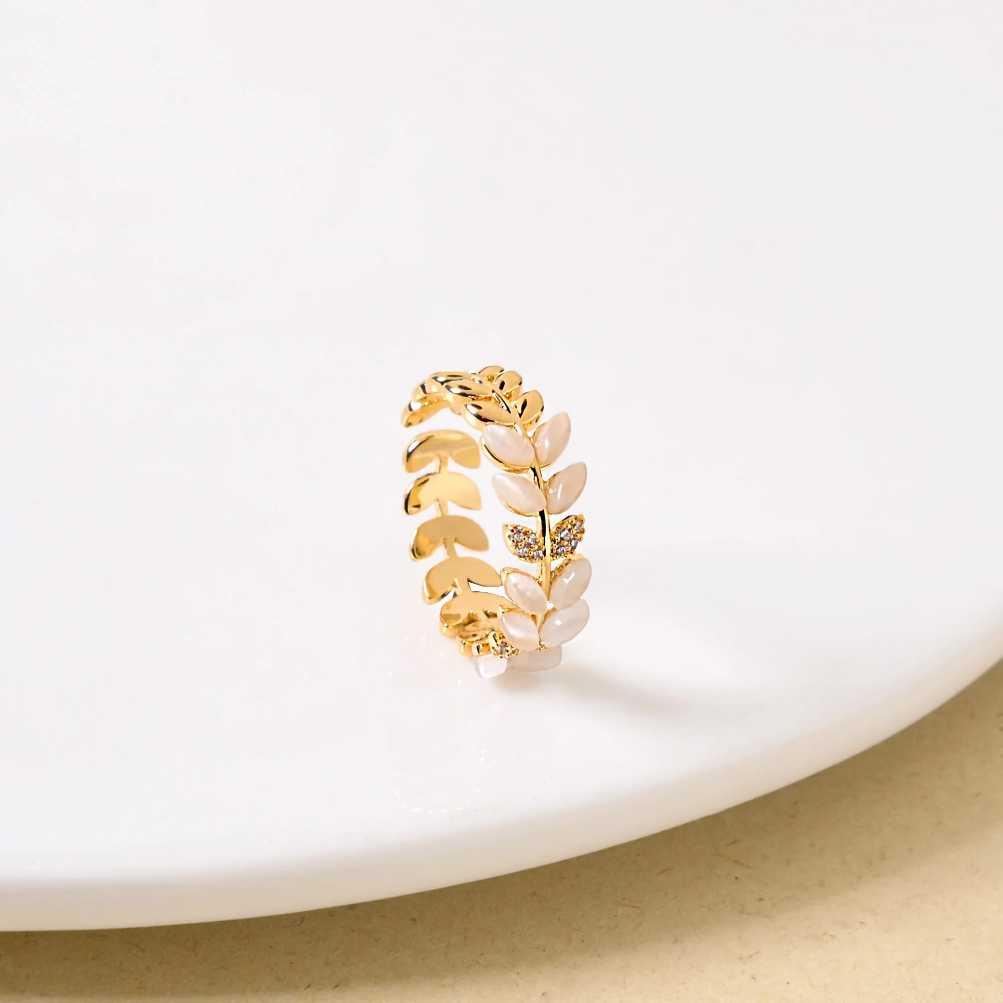 Frosted Ivy Ring Gold - Image 5
