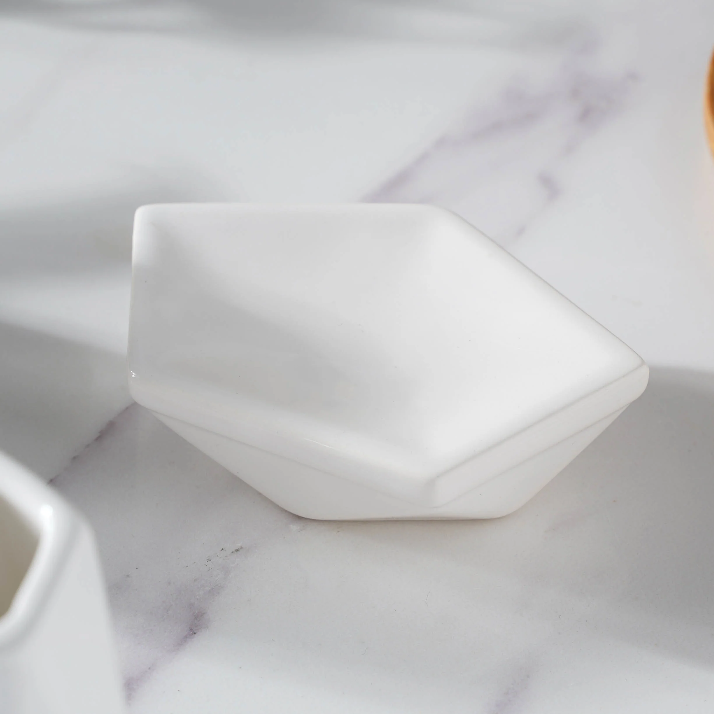Geometric White Bath Set - Image 10