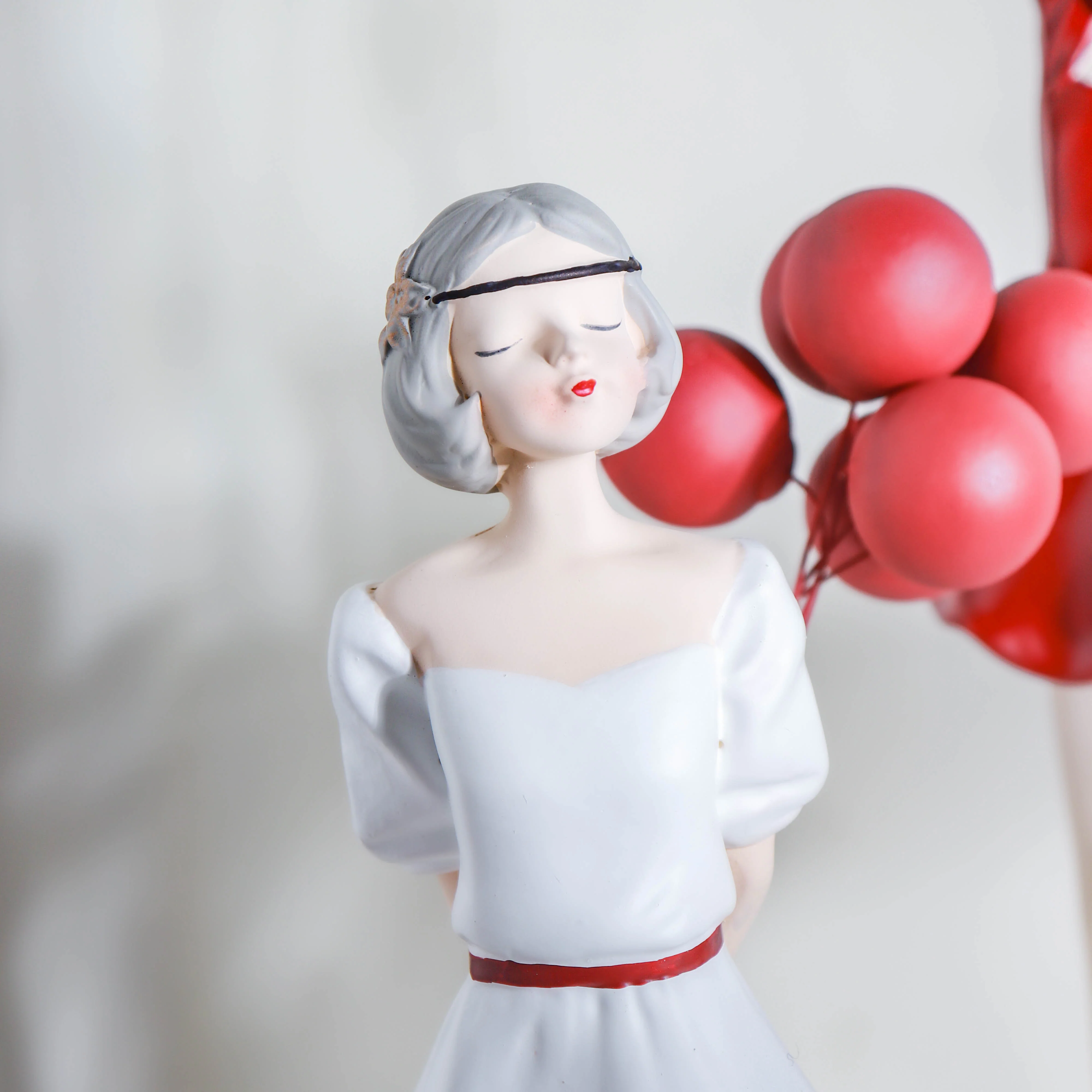 Girl With Balloons Showpiece - Image 7
