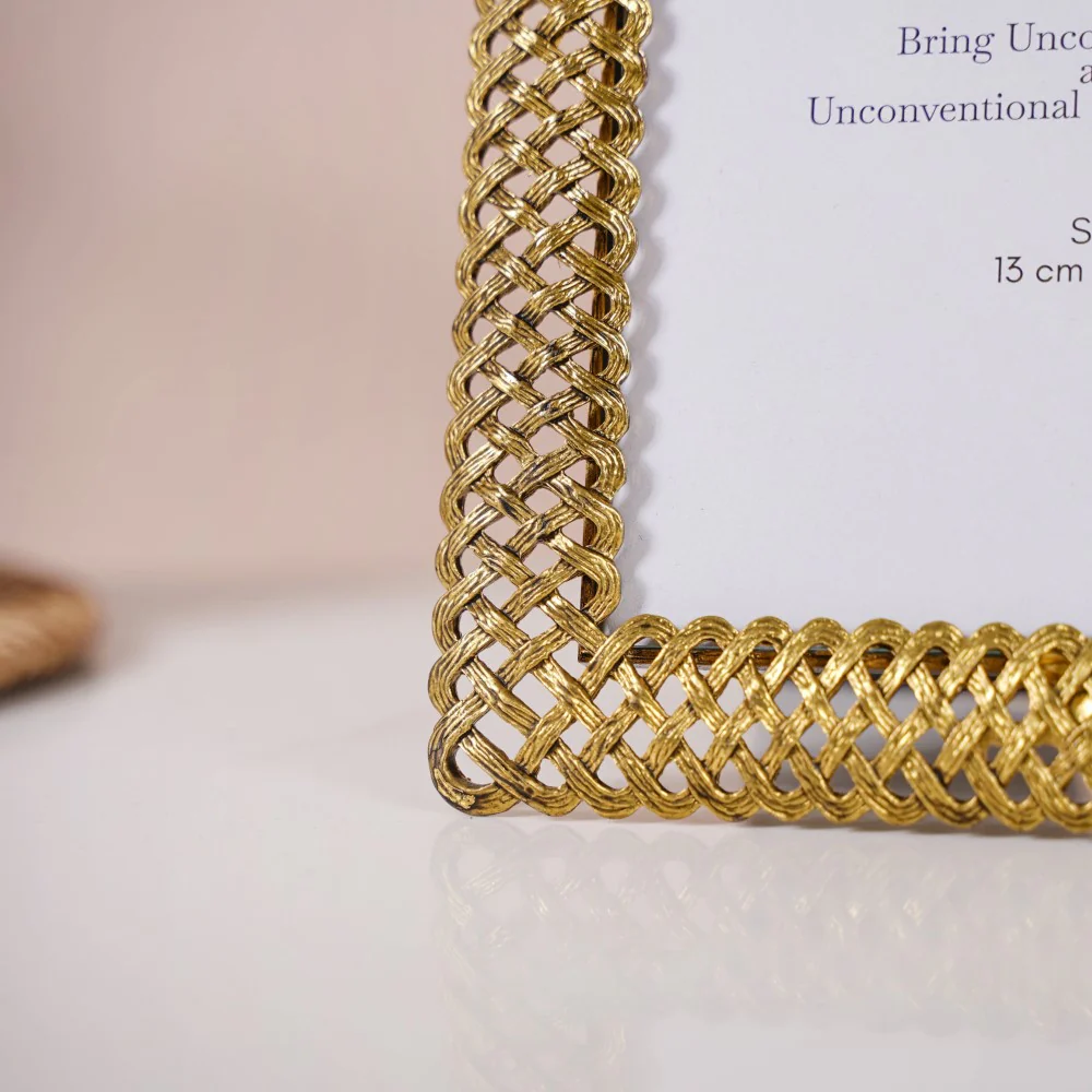 Golden Helical Photo Frame - Image 3
