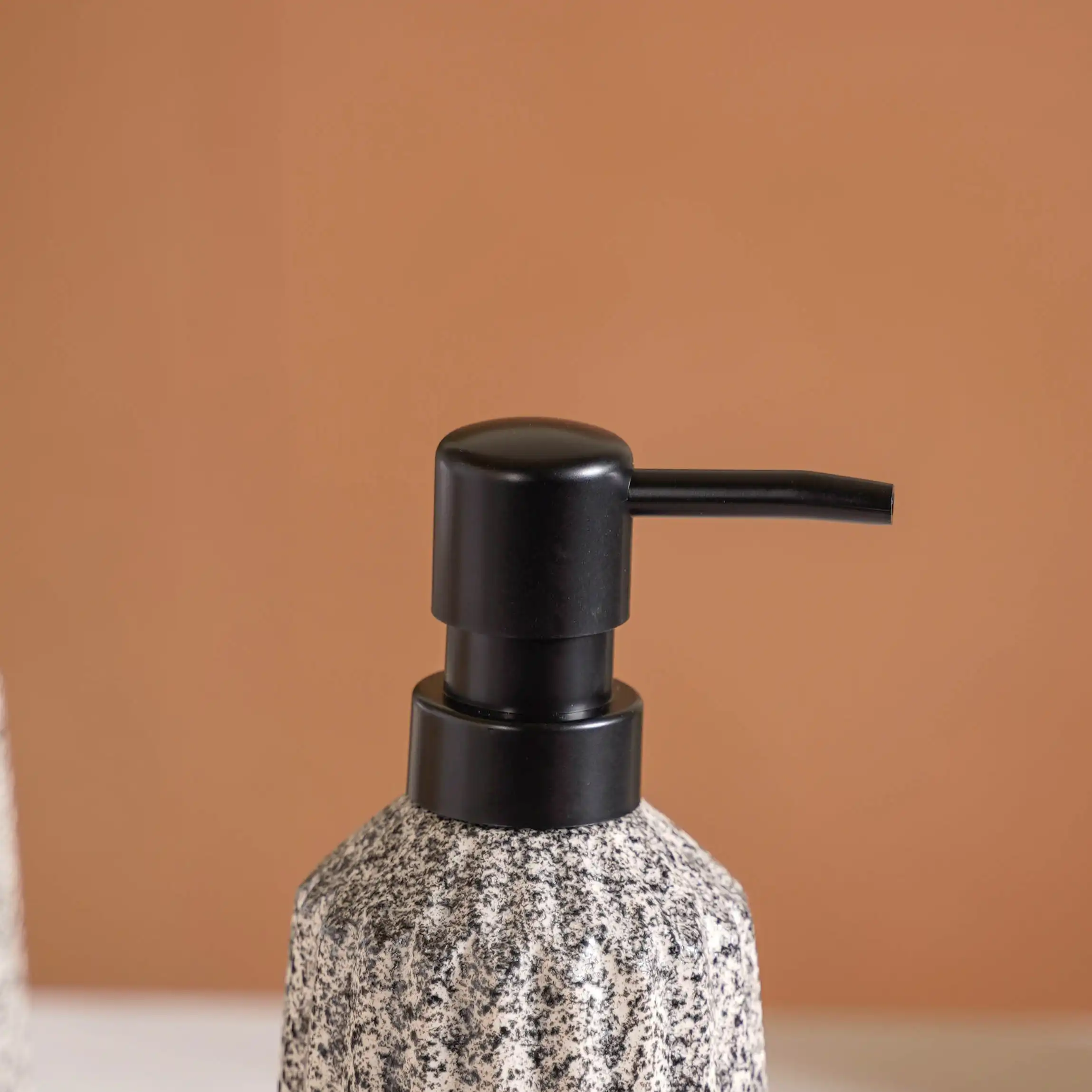 Granite Finish Ceramic Bathroom Set Of 3 Grey Matte Black - Image 9
